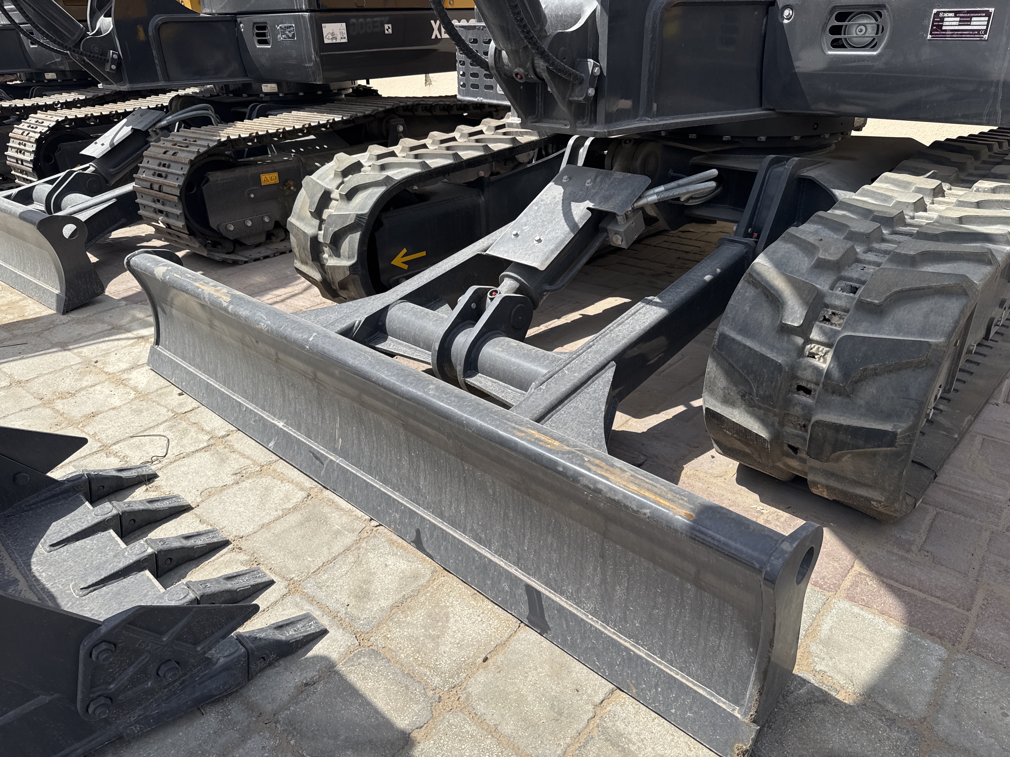 MNX-017-XCMG-XE60G-Pro-Mini-excavators-inspection-Attachment-Dozer-blade-1