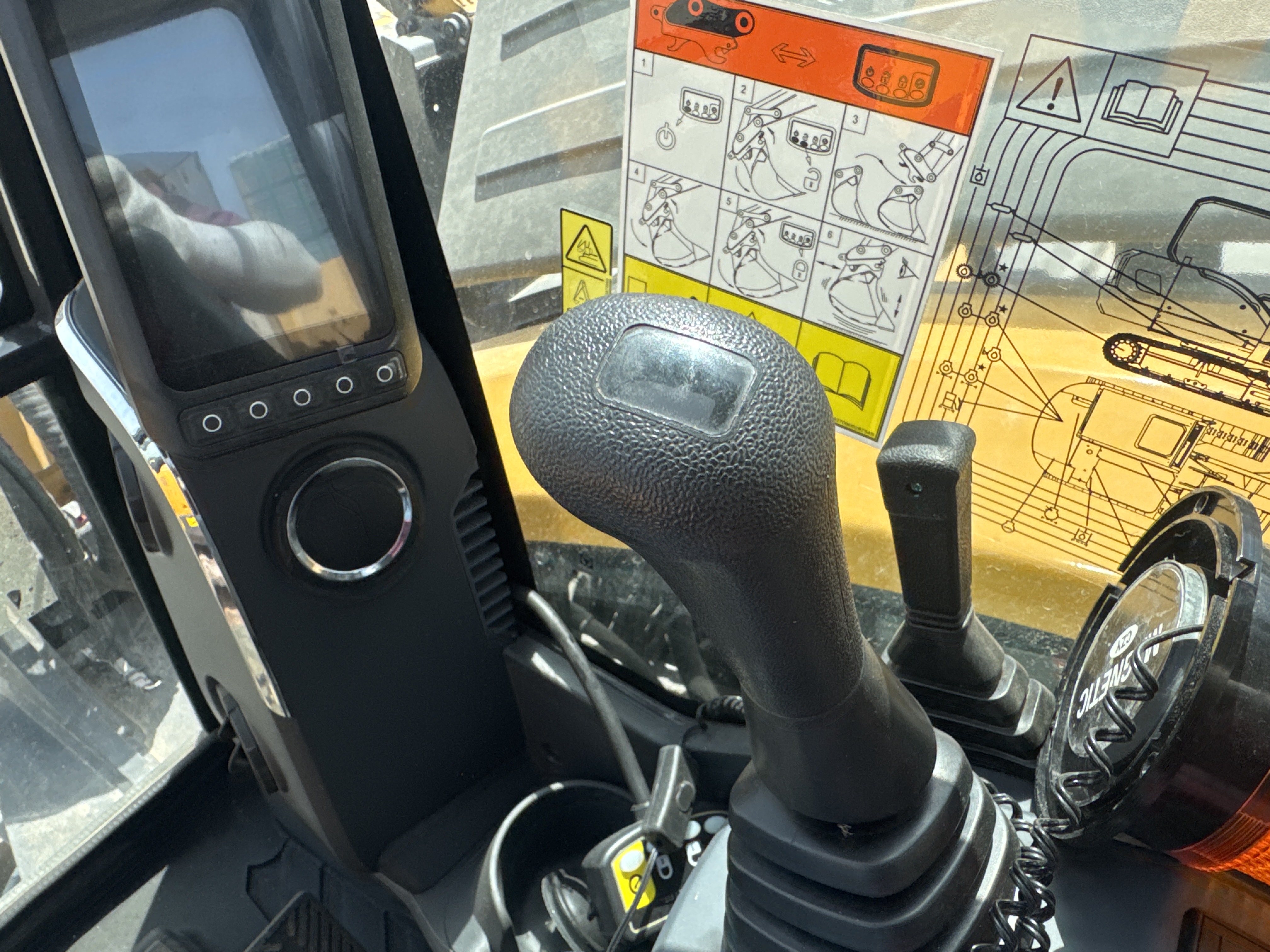 MNX-017-XCMG-XE60G-Pro-Mini-excavators-inspection-Cabin-Joysticks-1