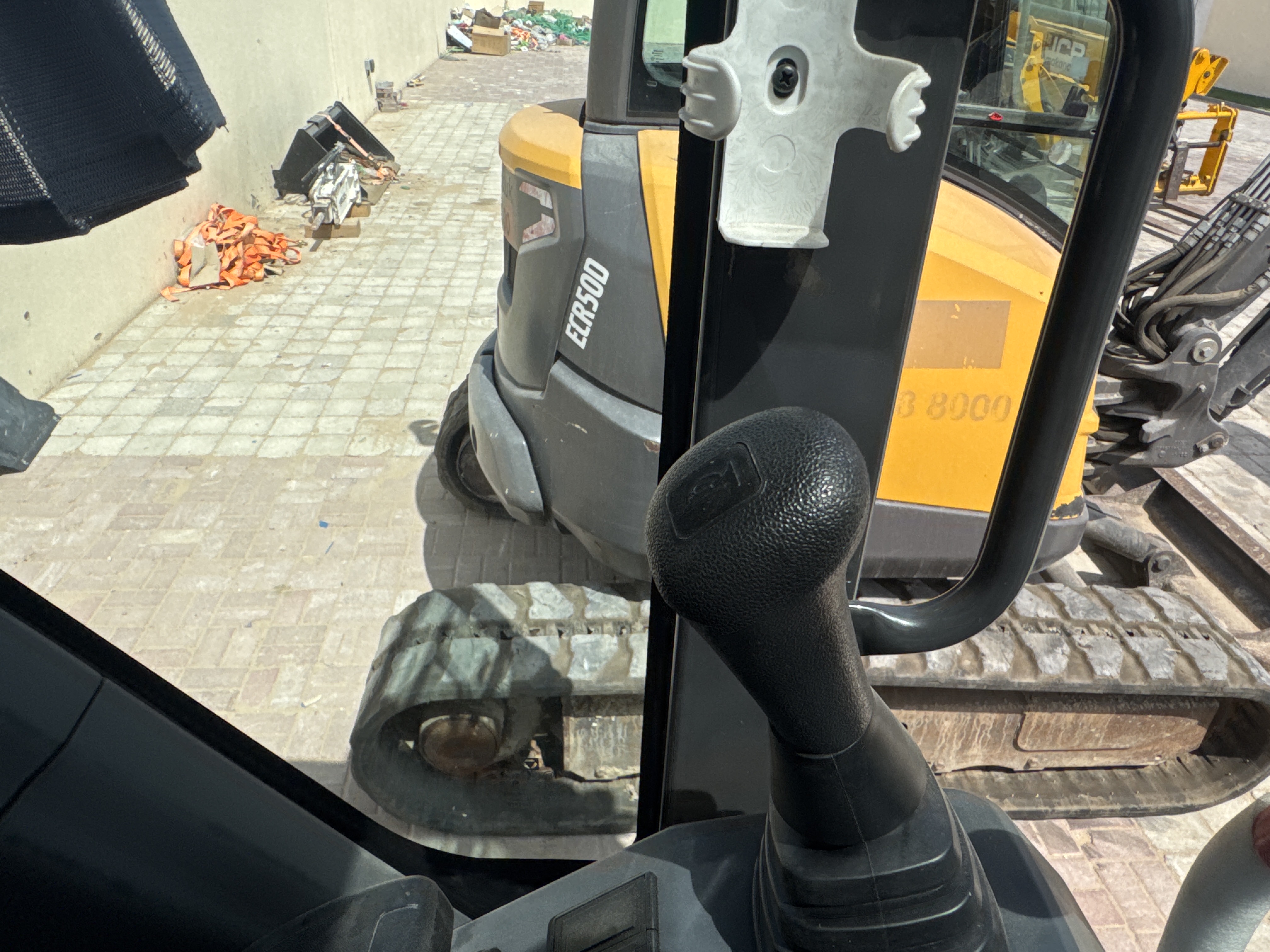 MNX-017-XCMG-XE60G-Pro-Mini-excavators-inspection-Cabin-Joysticks-1