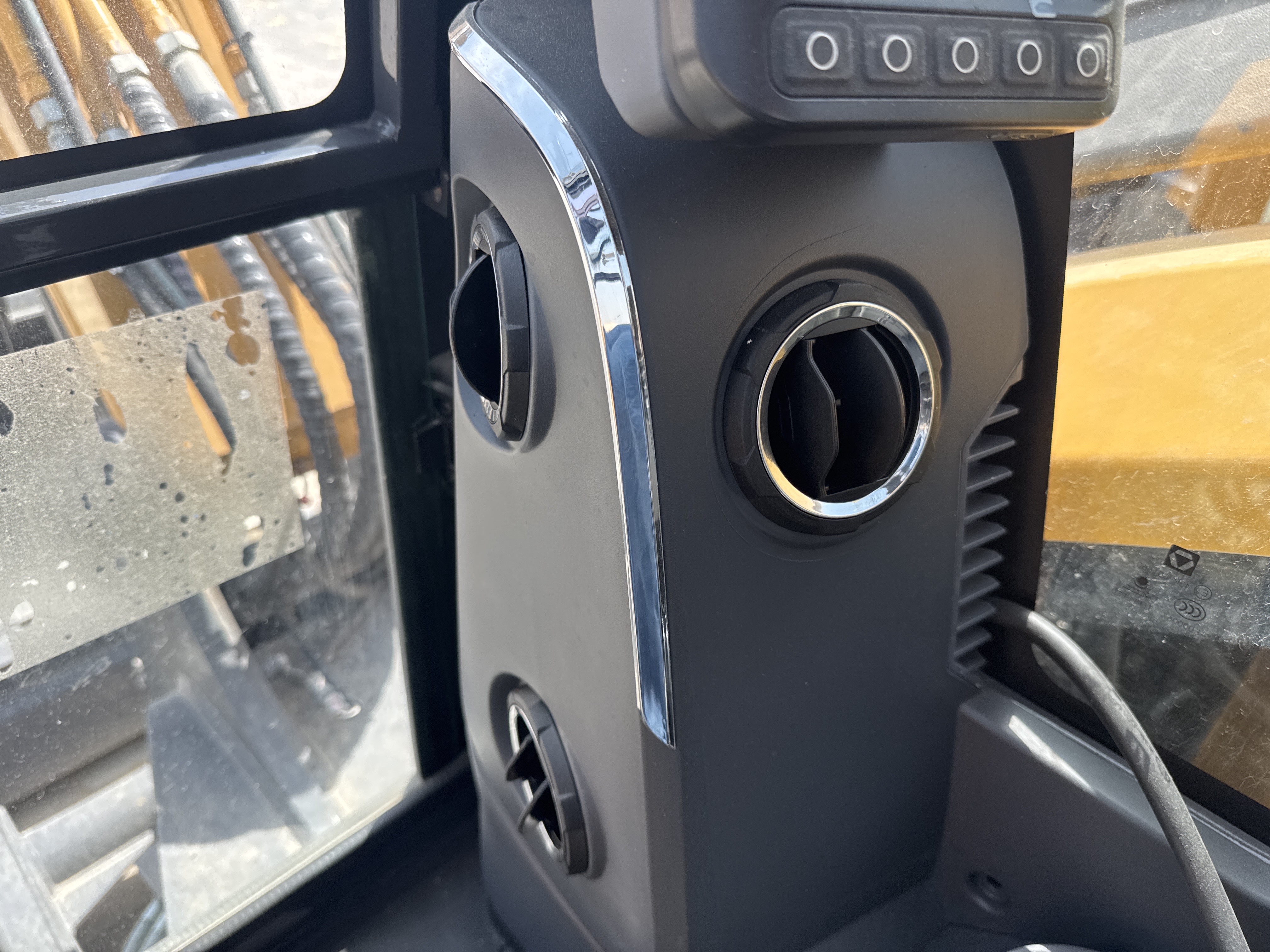 MNX-017-XCMG-XE60G-Pro-Mini-excavators-inspection-Air-conditioning-Vents-and-air-flow-1