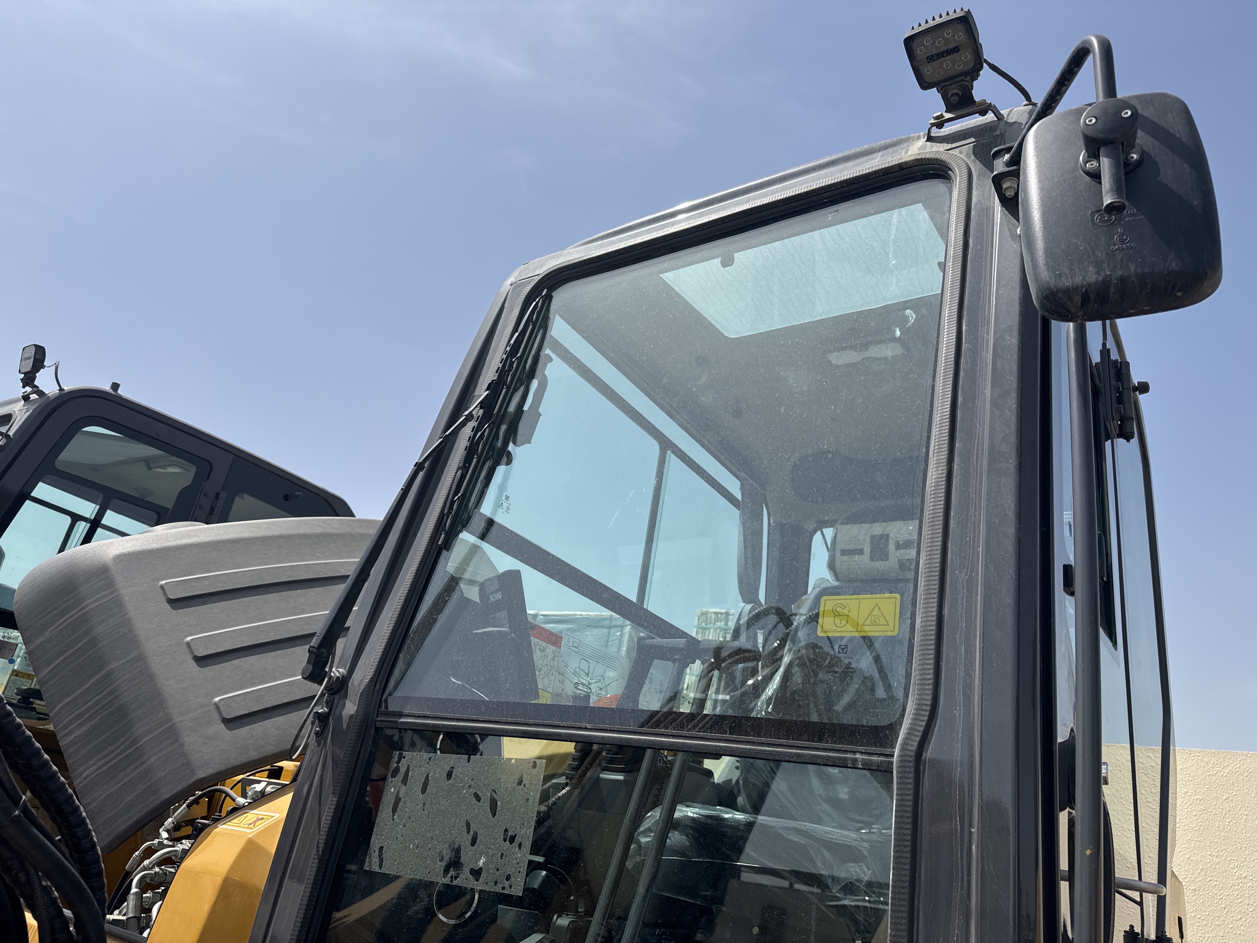 MNX-017-XCMG-XE60G-Pro-Mini-excavators-inspection-Safety-Glass-1