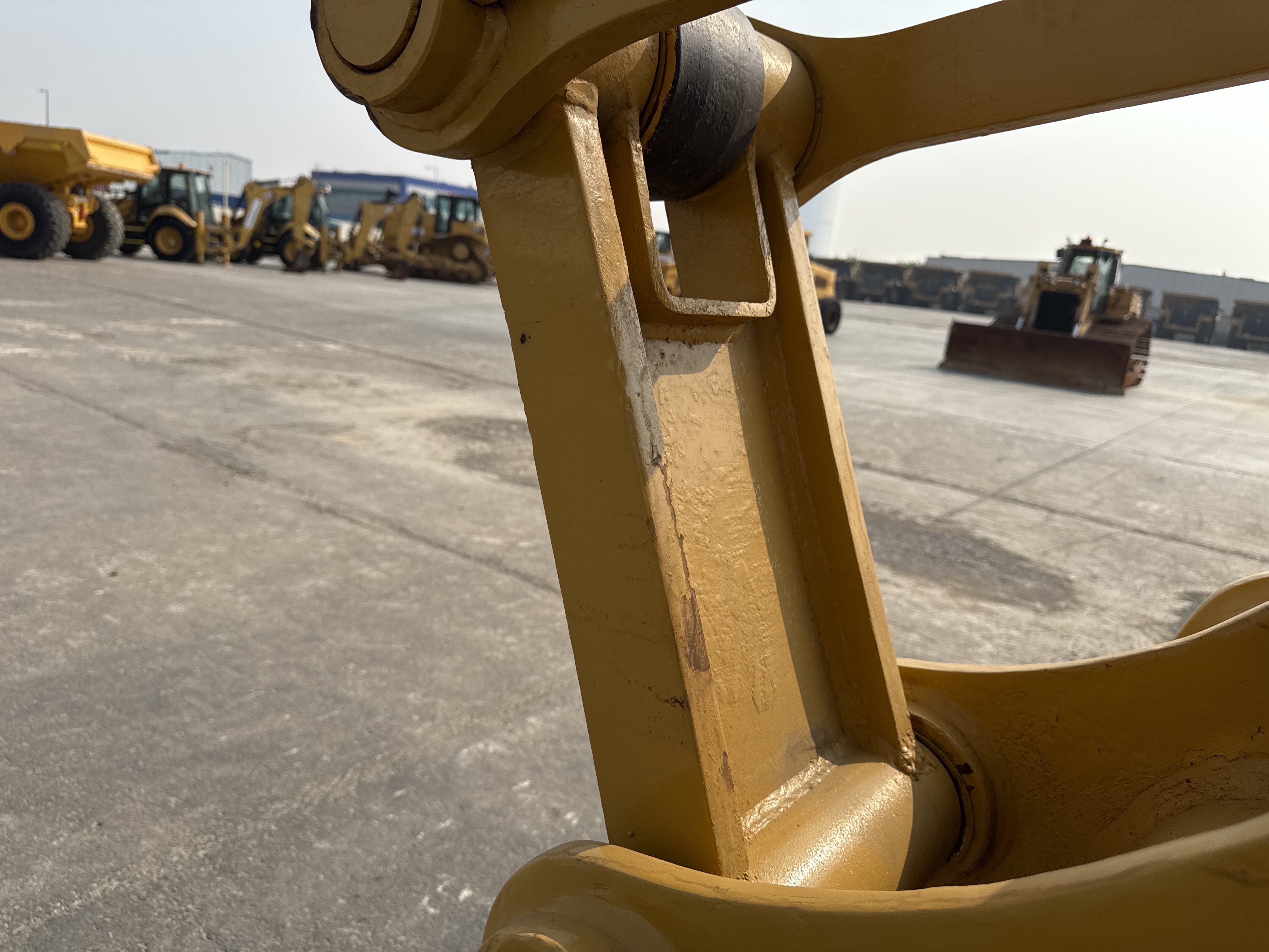 MDX-013-Cat-323D3-Medium-excavators-inspection-Chassis-H-link-2