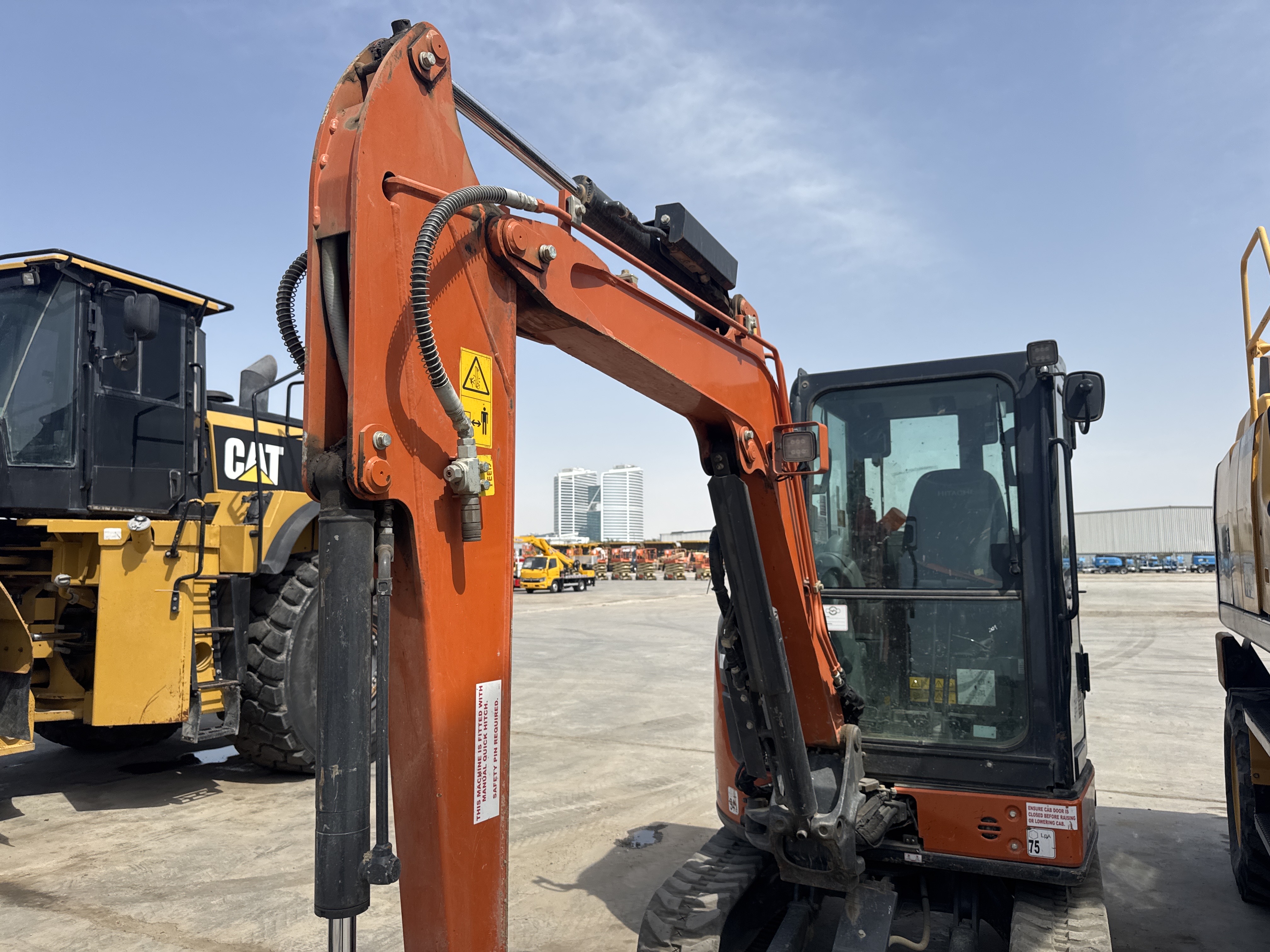 MNX-008-هيتاشي-ZX33U-6-CLR-حفارات-صغيرة-فحص-الهيكل-الصبغ-1