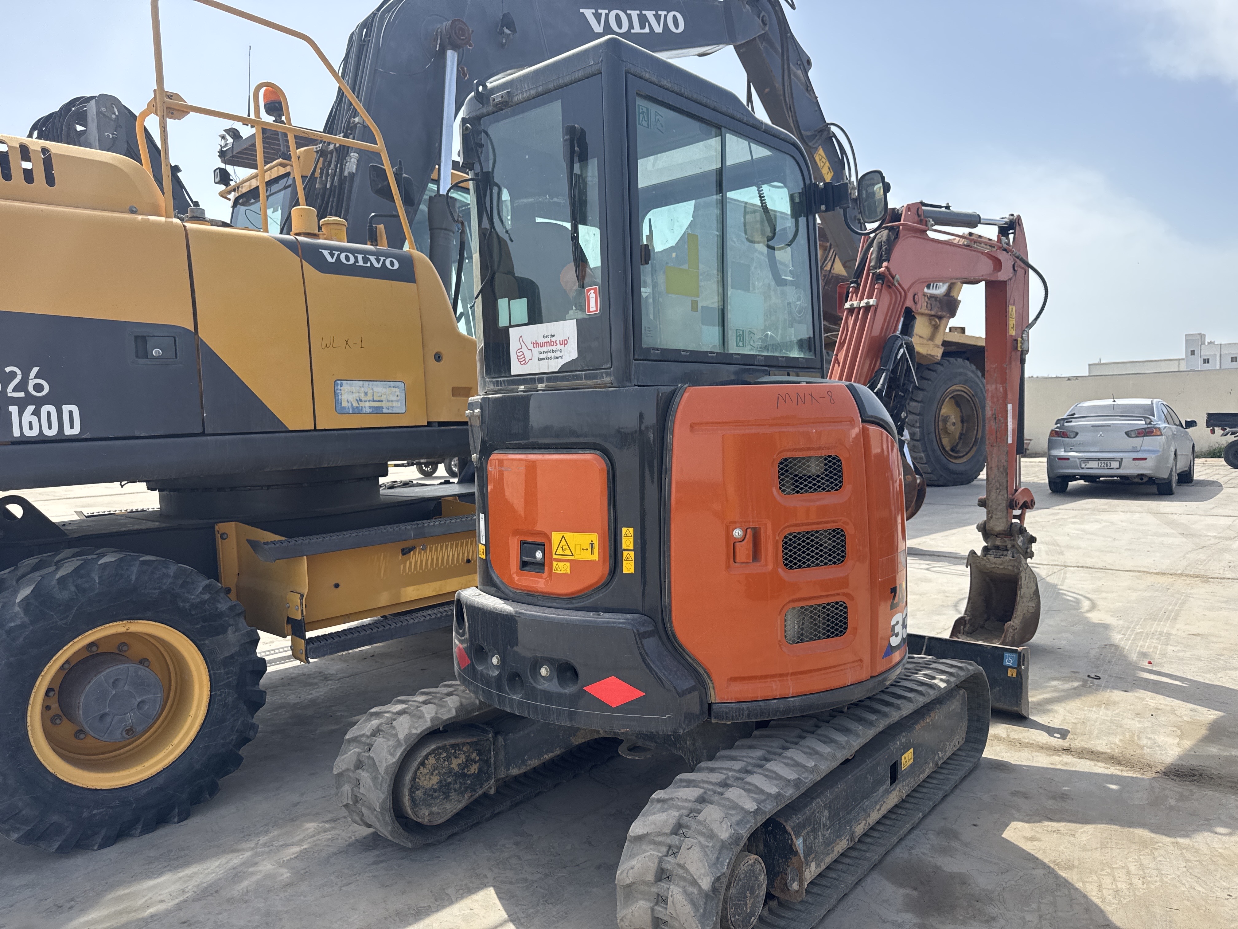 MNX-008-هيتاشي-ZX33U-6-CLR-حفارات-صغيرة-فحص-الهيكل-الصبغ-1