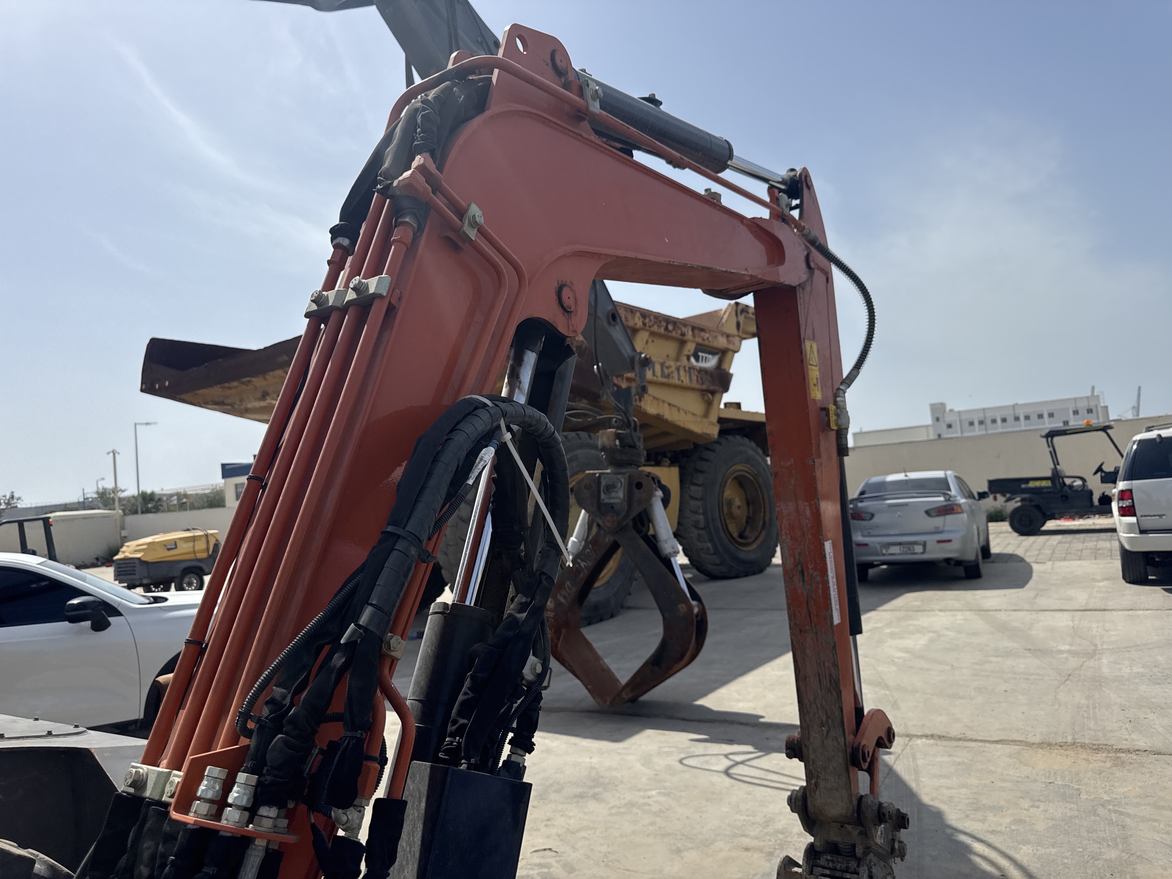 MNX-008-هيتاشي-ZX33U-6-CLR-حفارات-صغيرة-فحص-الهيكل-الذراع-1