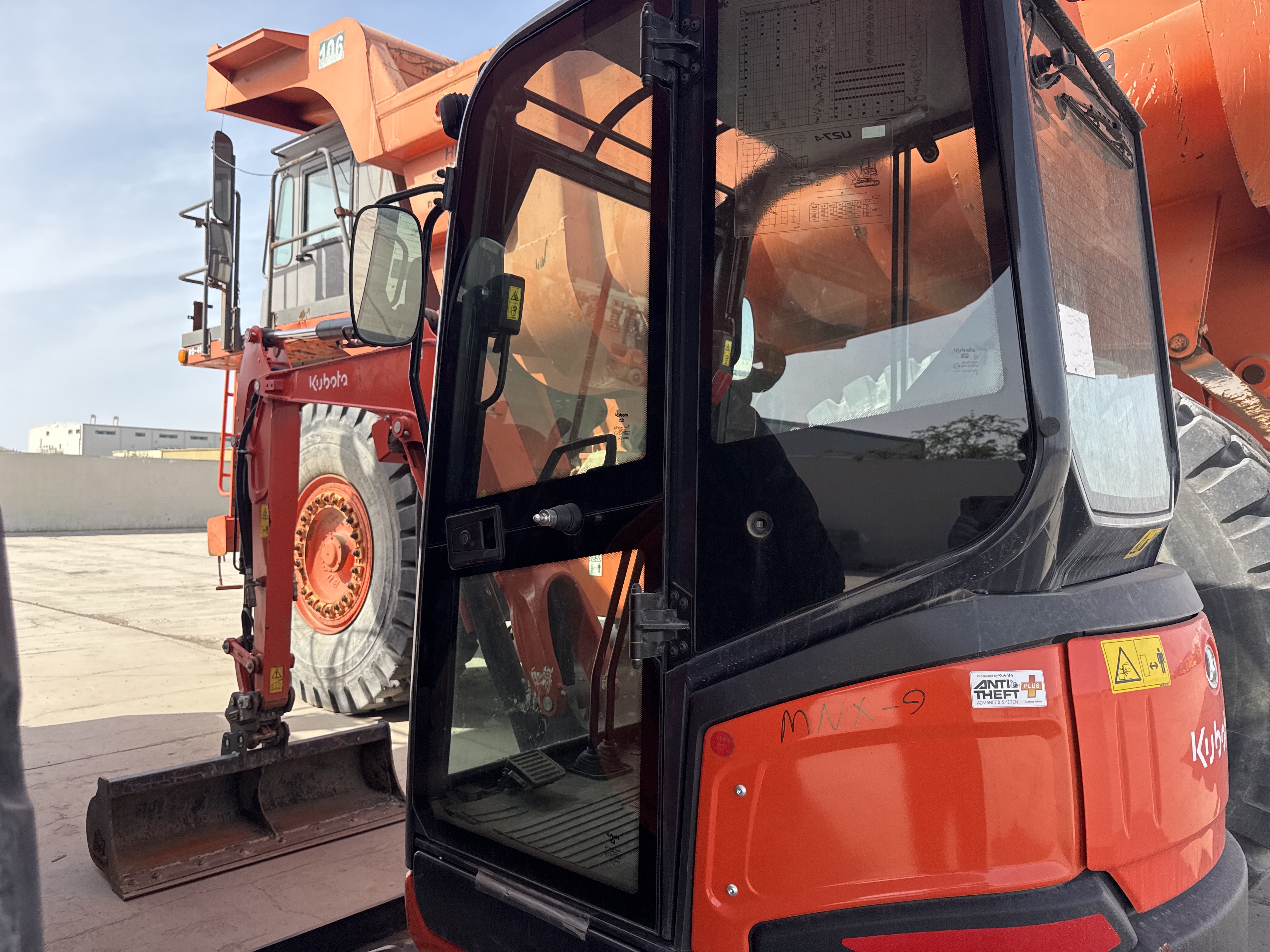 MNX-009-Kubota-U27-4-Mini-excavators-inspection-Structure-Doors-1