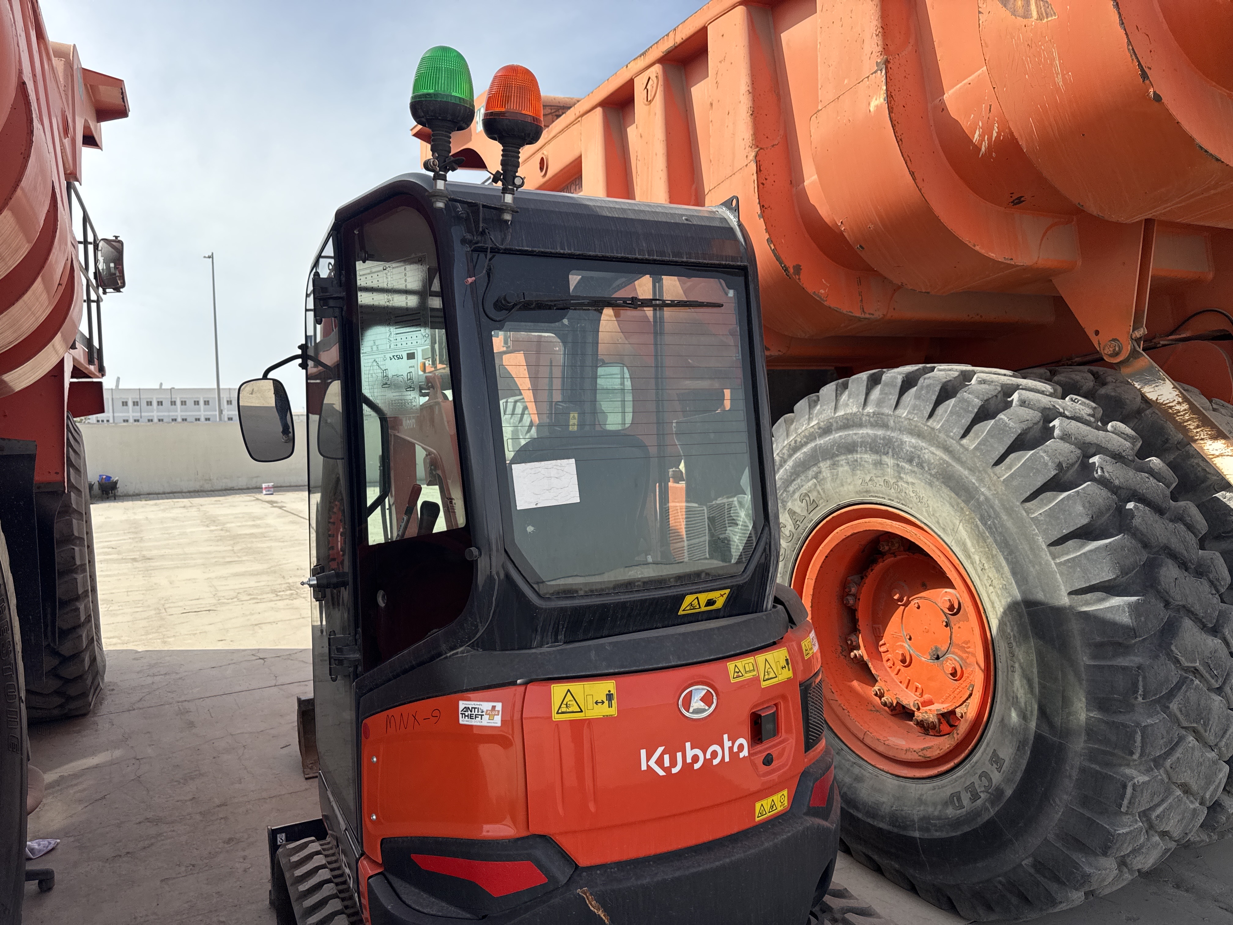 MNX-009-Kubota-U27-4-Mini-excavators-inspection-Structure-Paint-1