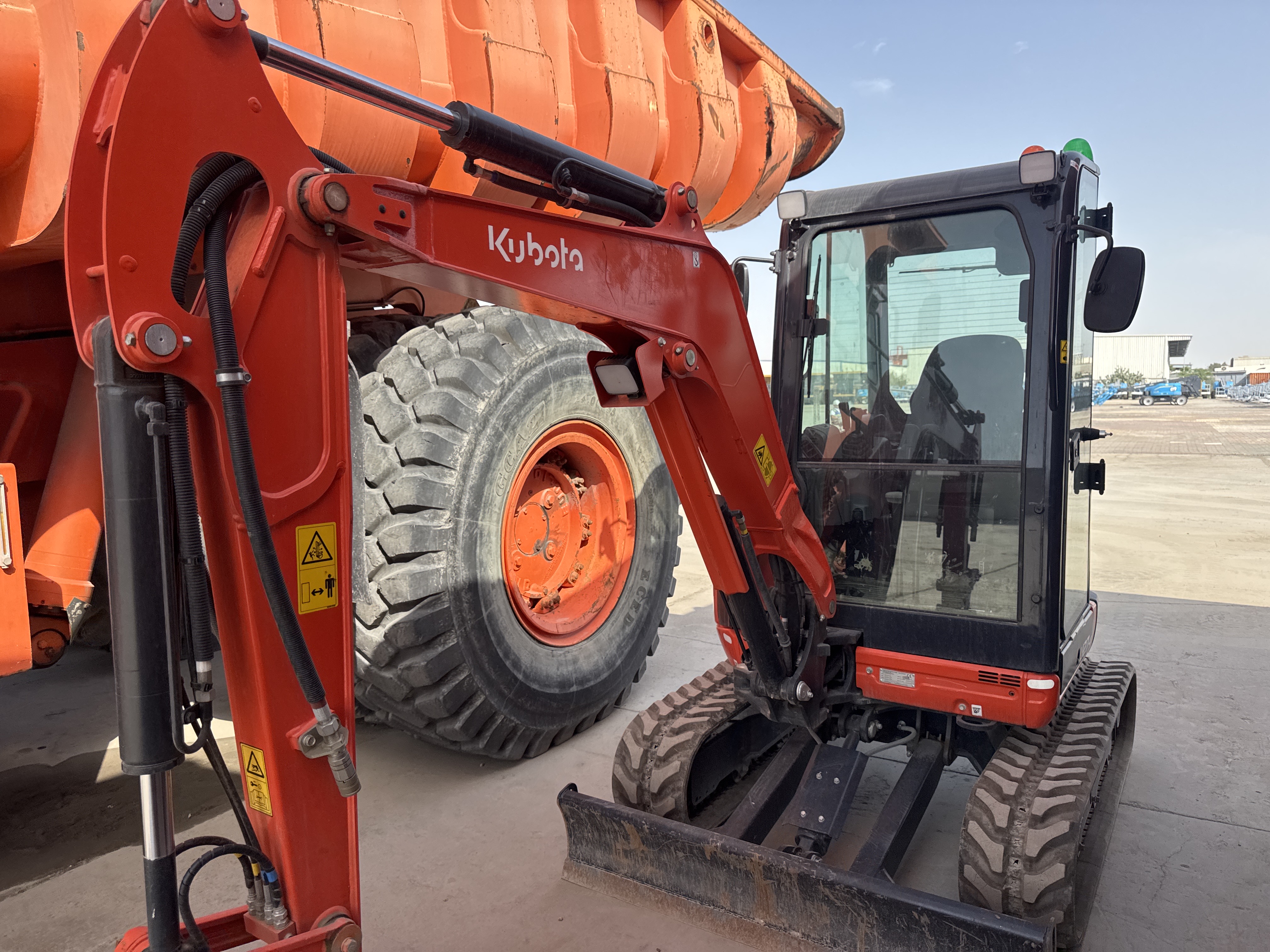 MNX-009-Kubota-U27-4-Mini-excavators-inspection-Structure-Paint-1