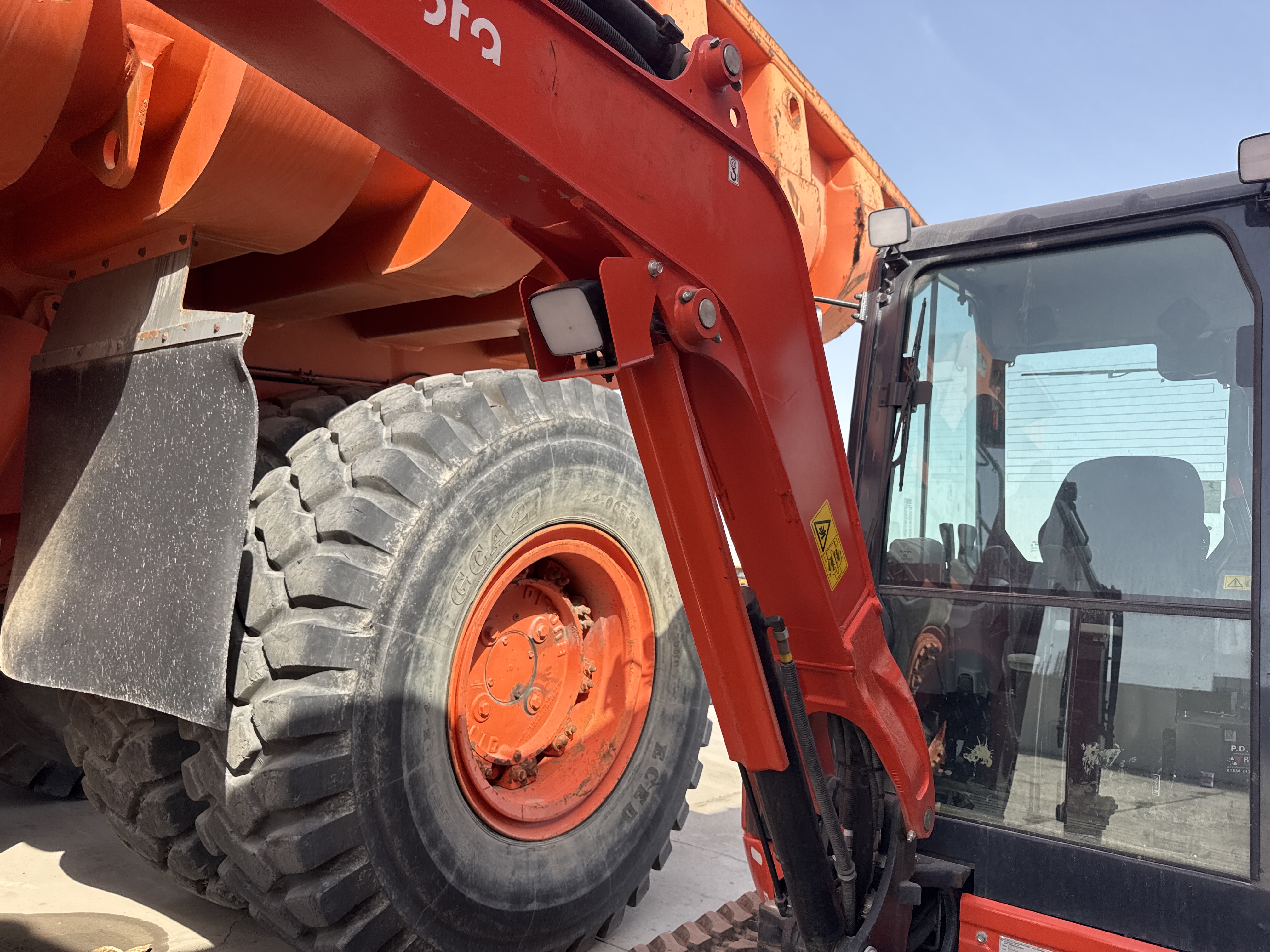 MNX-009-Kubota-U27-4-Mini-excavators-inspection-Chassis-Boom-1