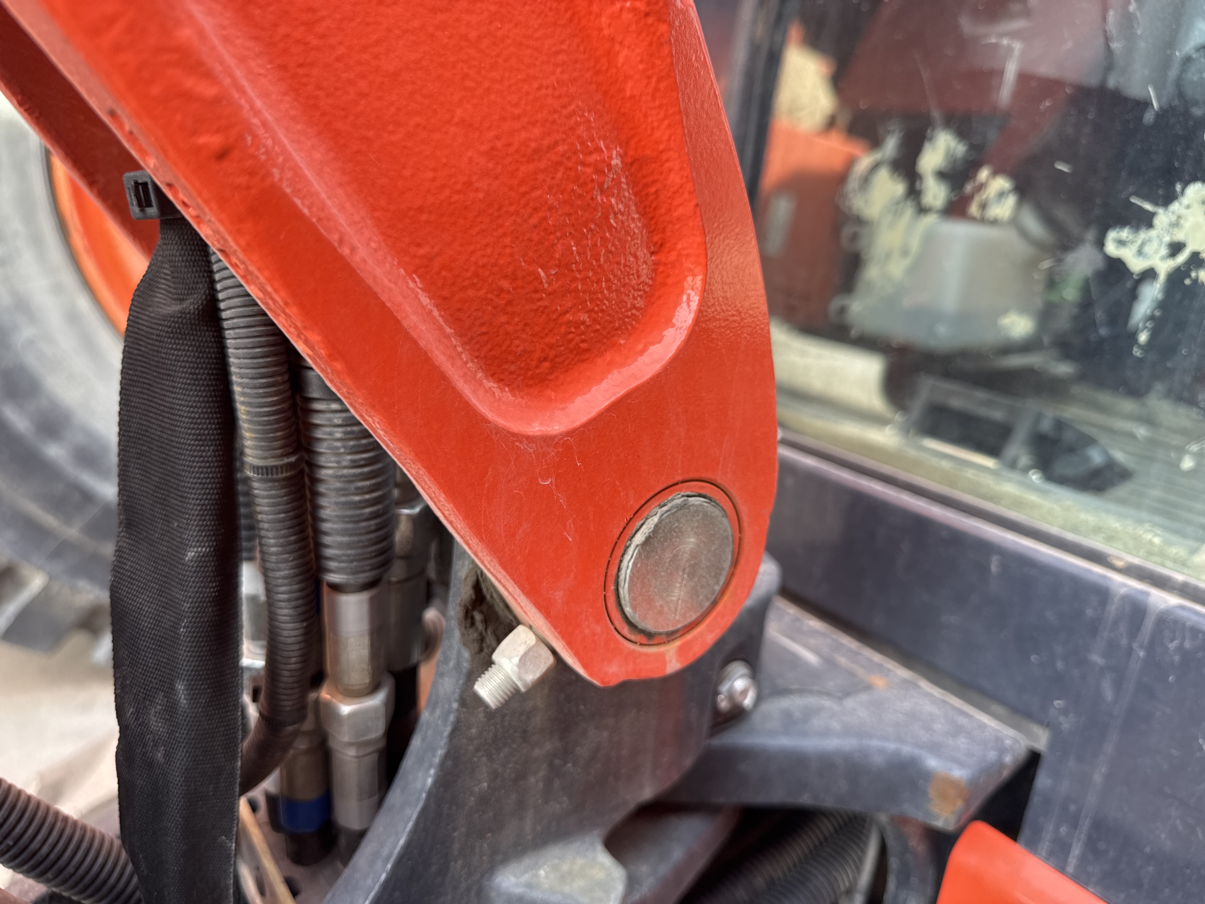 MNX-009-Kubota-U27-4-Mini-excavators-inspection-Chassis-Boom-base-pin-and-bushings-1
