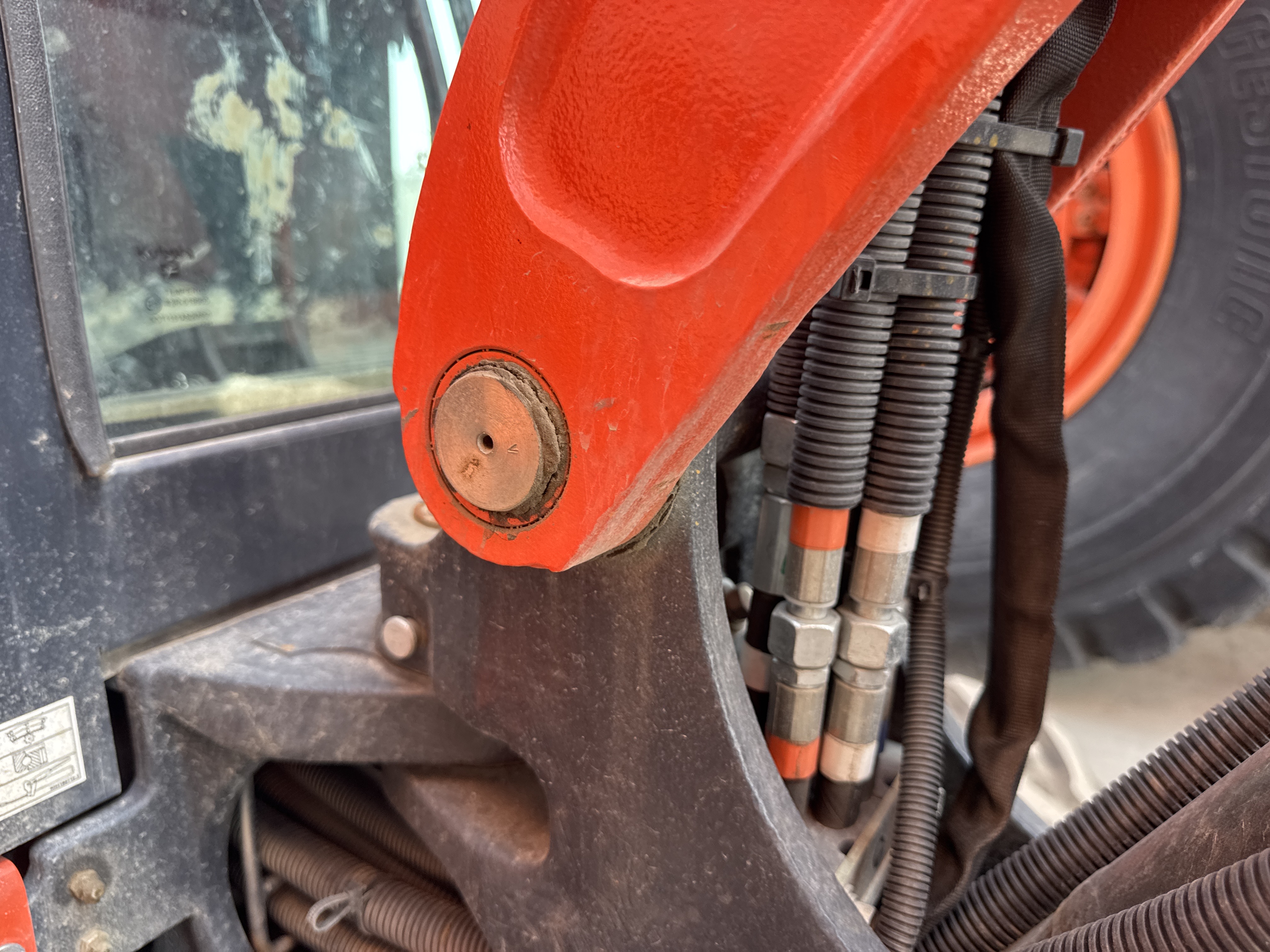 MNX-009-Kubota-U27-4-Mini-excavators-inspection-Chassis-Boom-base-pin-and-bushings-1
