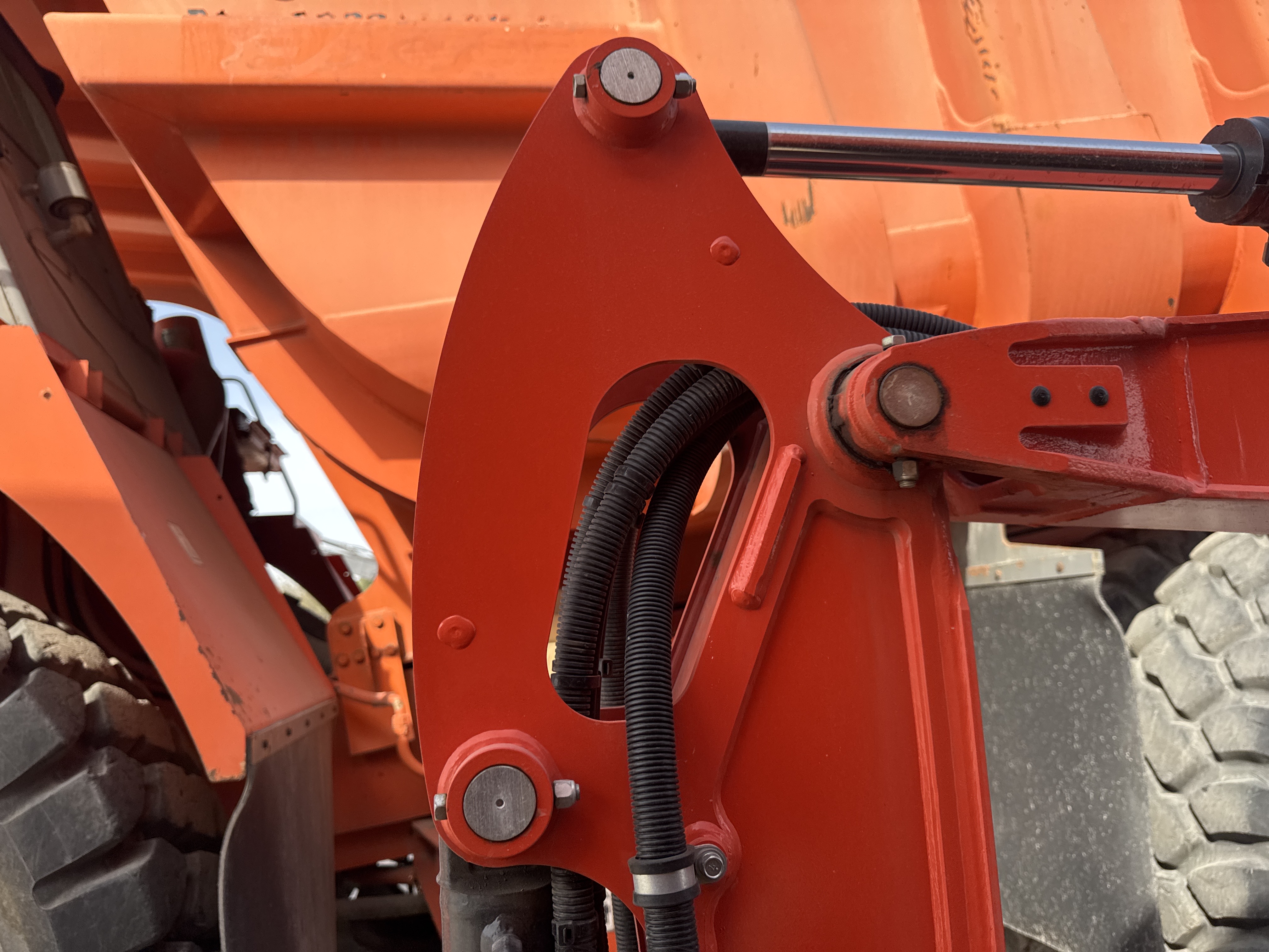 MNX-009-Kubota-U27-4-Mini-excavators-inspection-Chassis-Pin-and-bushings-boom-to-stick-1