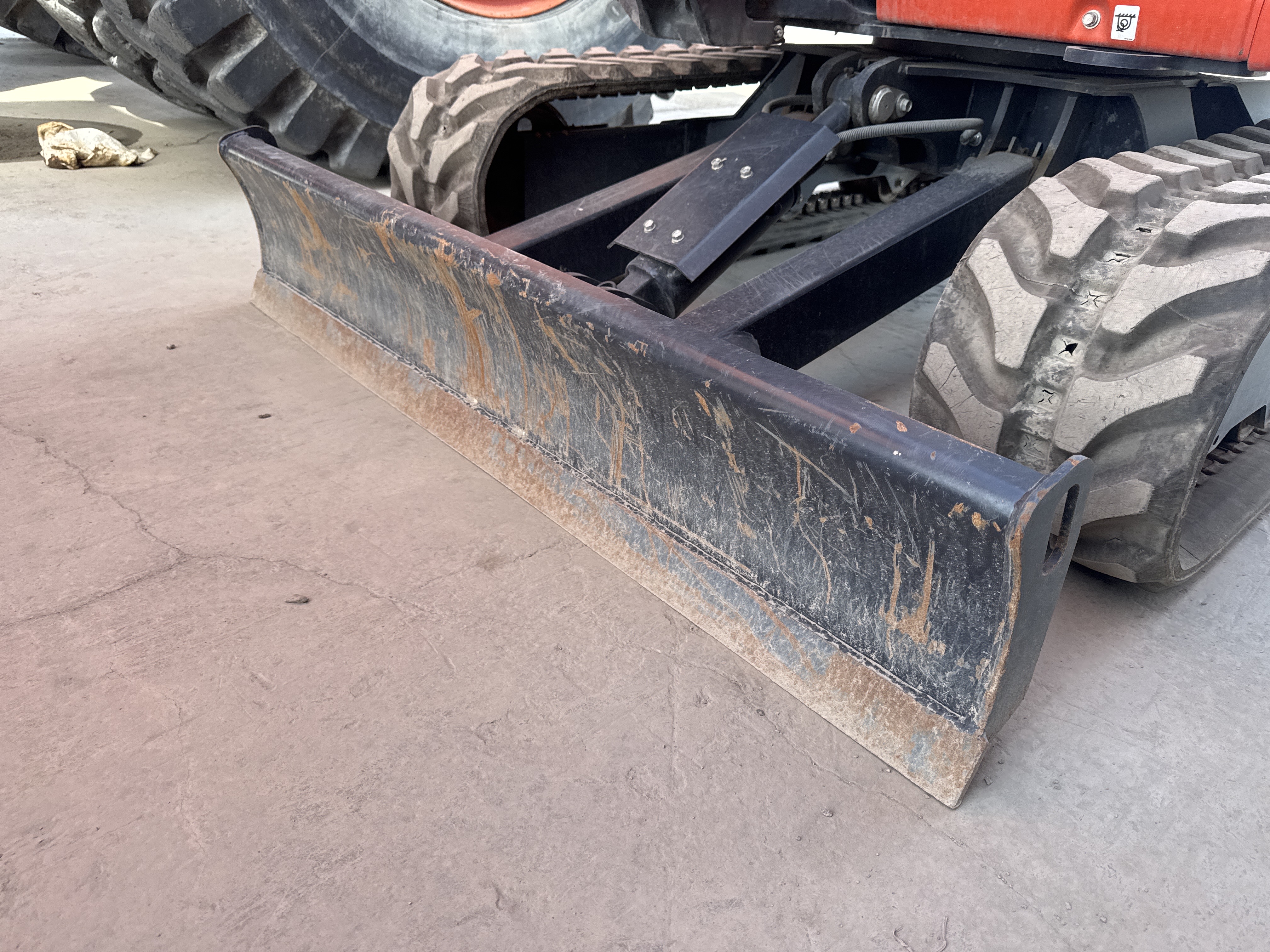 MNX-009-Kubota-U27-4-Mini-excavators-inspection-Chassis-Dozer-blade-1