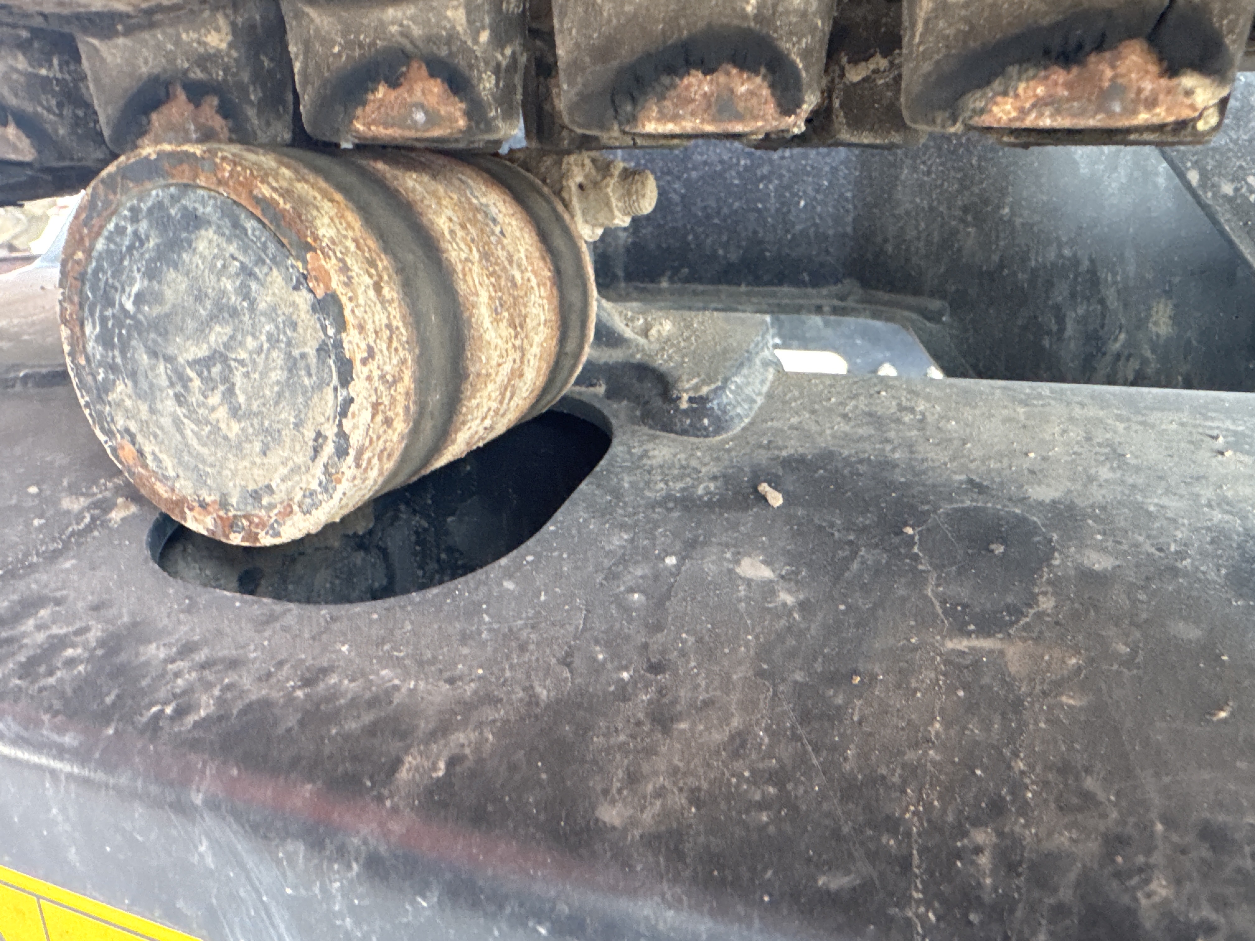 MNX-009-Kubota-U27-4-Mini-excavators-inspection-Undercarriage-Left-carrier-rollers-1