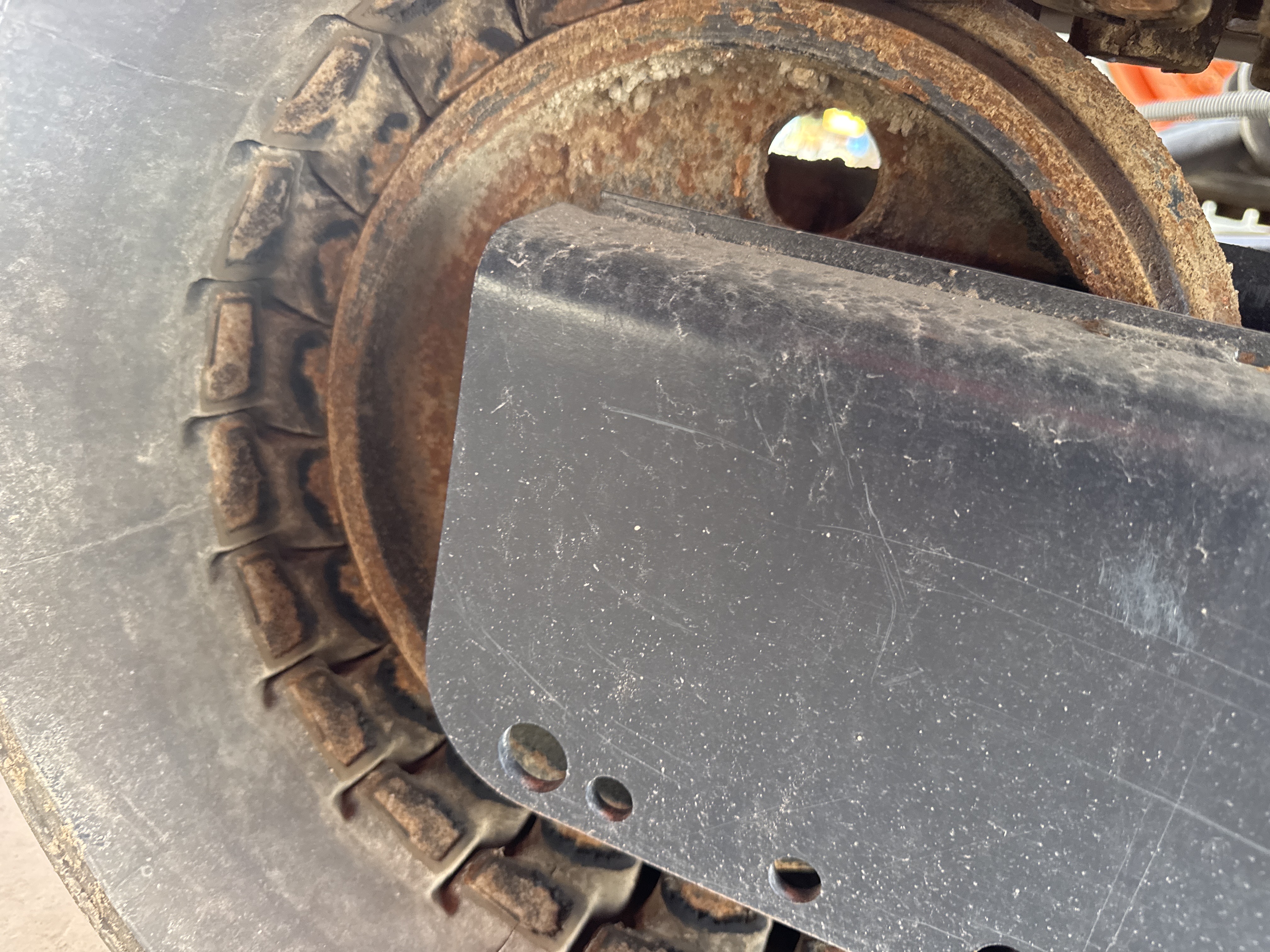 MNX-009-Kubota-U27-4-Mini-excavators-inspection-Undercarriage-left-idler-1