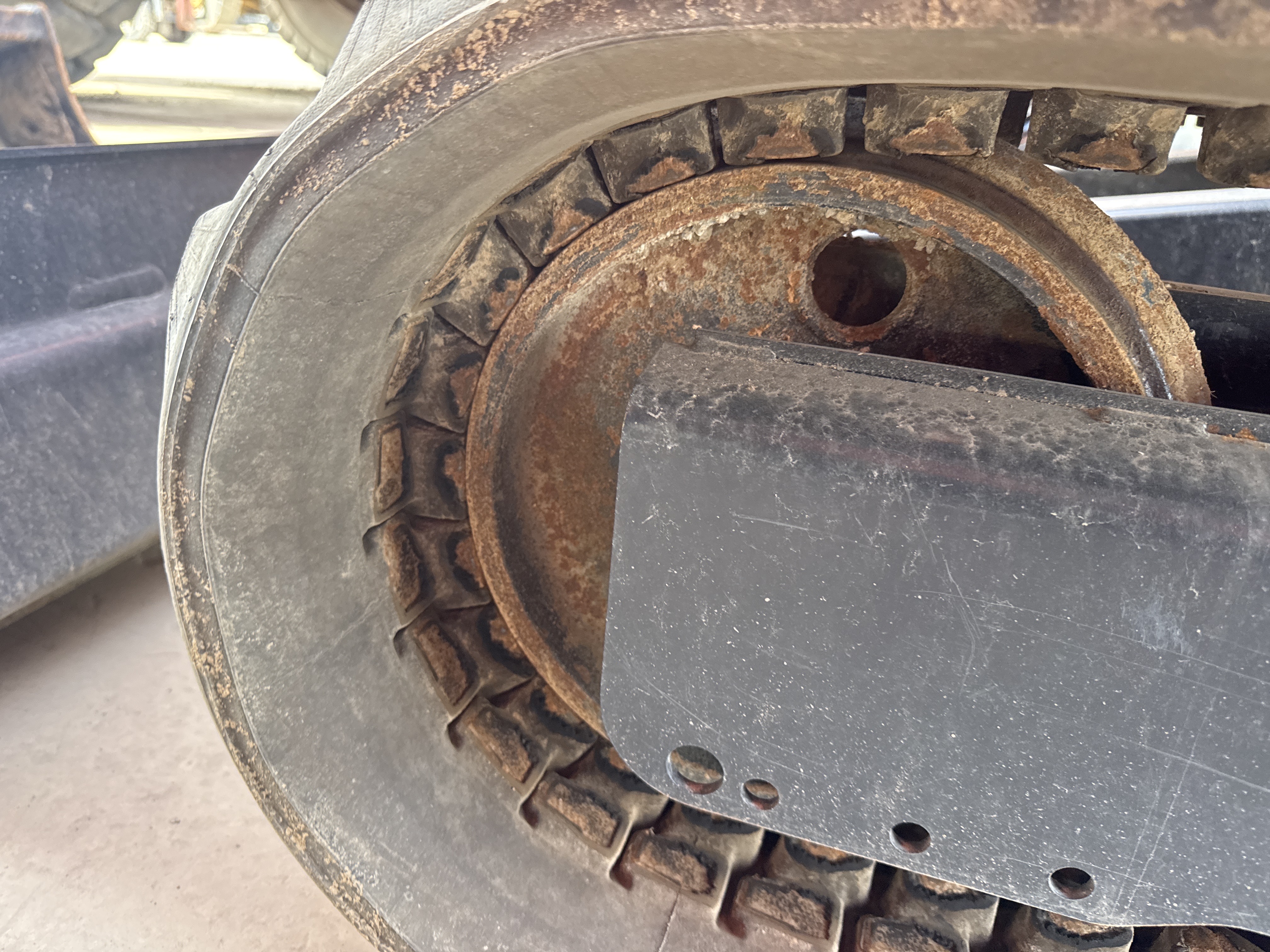 MNX-009-Kubota-U27-4-Mini-excavators-inspection-Undercarriage-left-idler-1