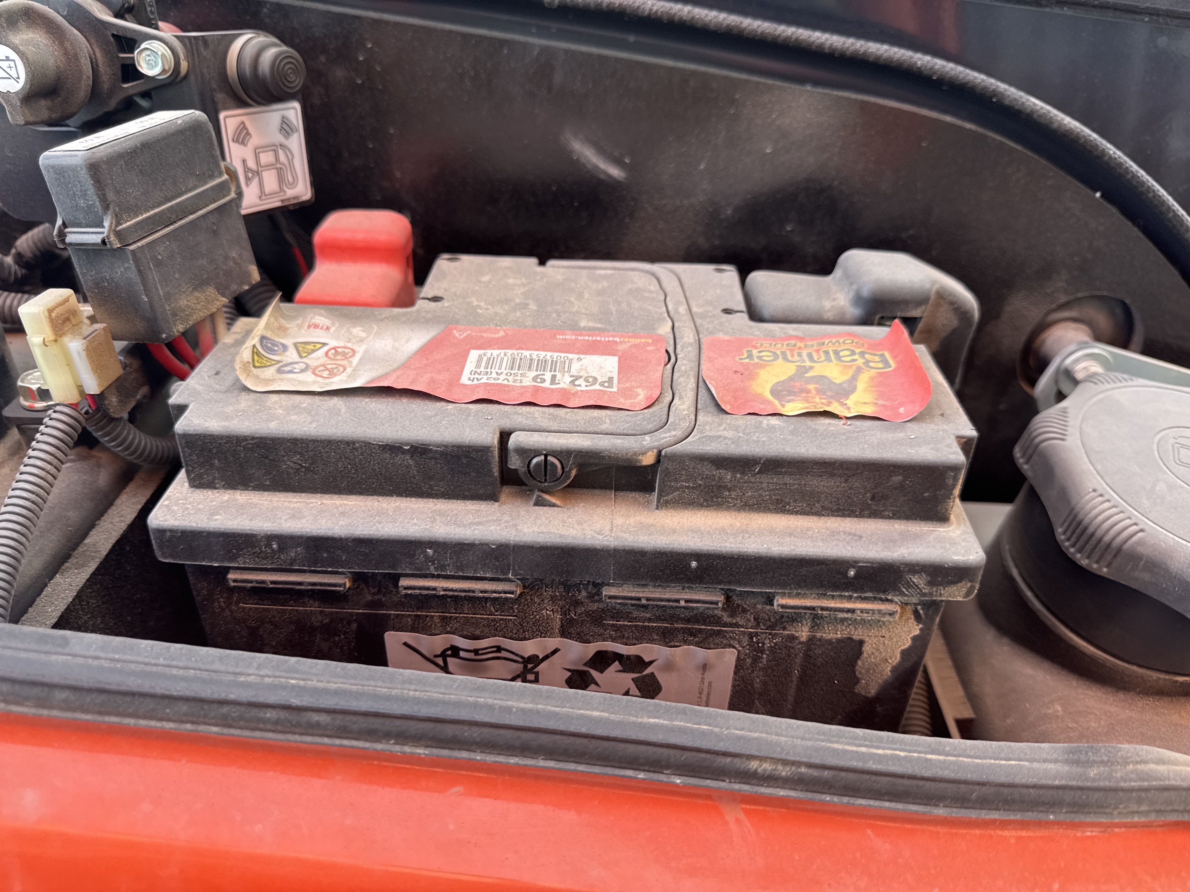 MNX-009-Kubota-U27-4-Mini-excavators-inspection-Electronics-Battery-1