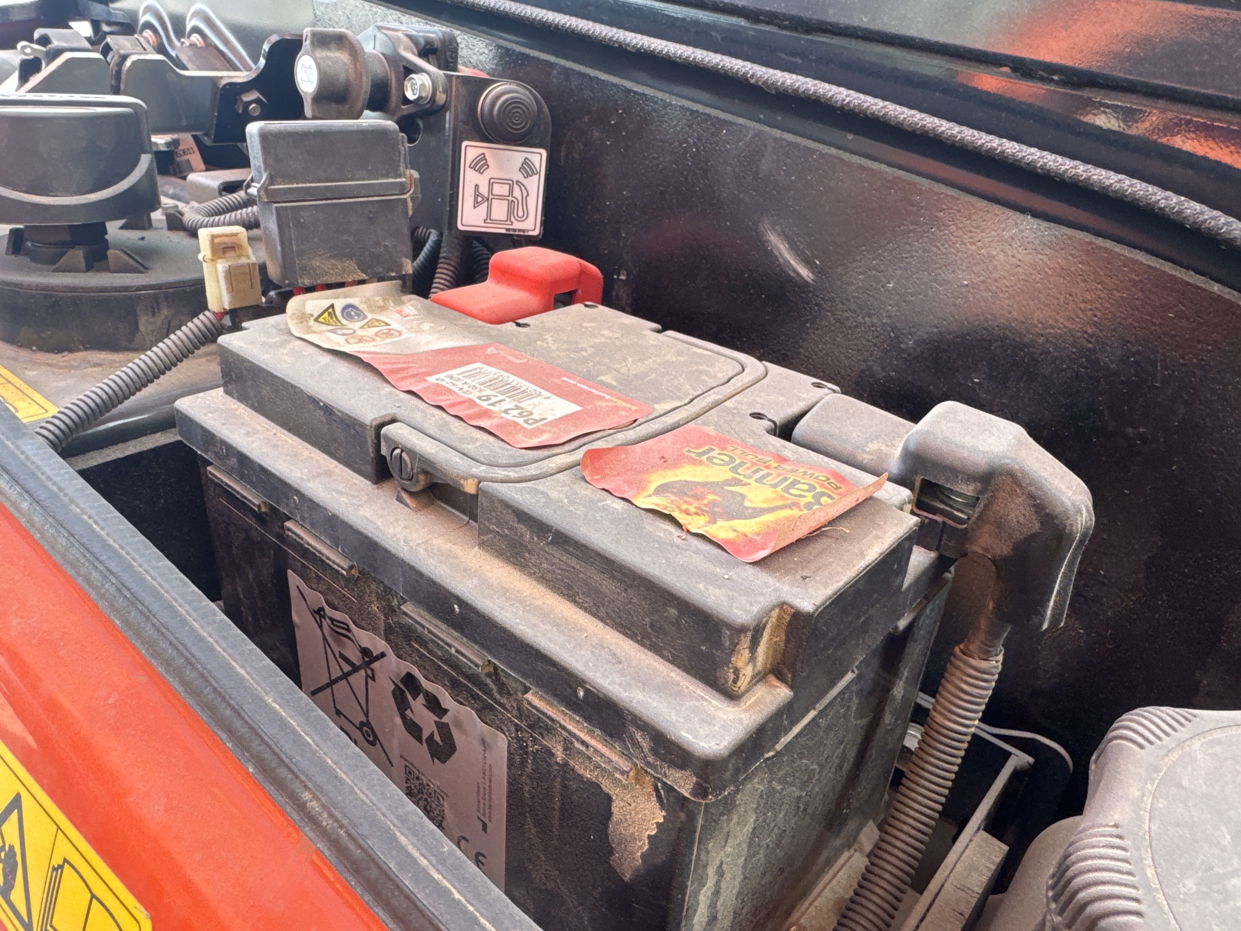 MNX-009-Kubota-U27-4-Mini-excavators-inspection-Electronics-Battery-1