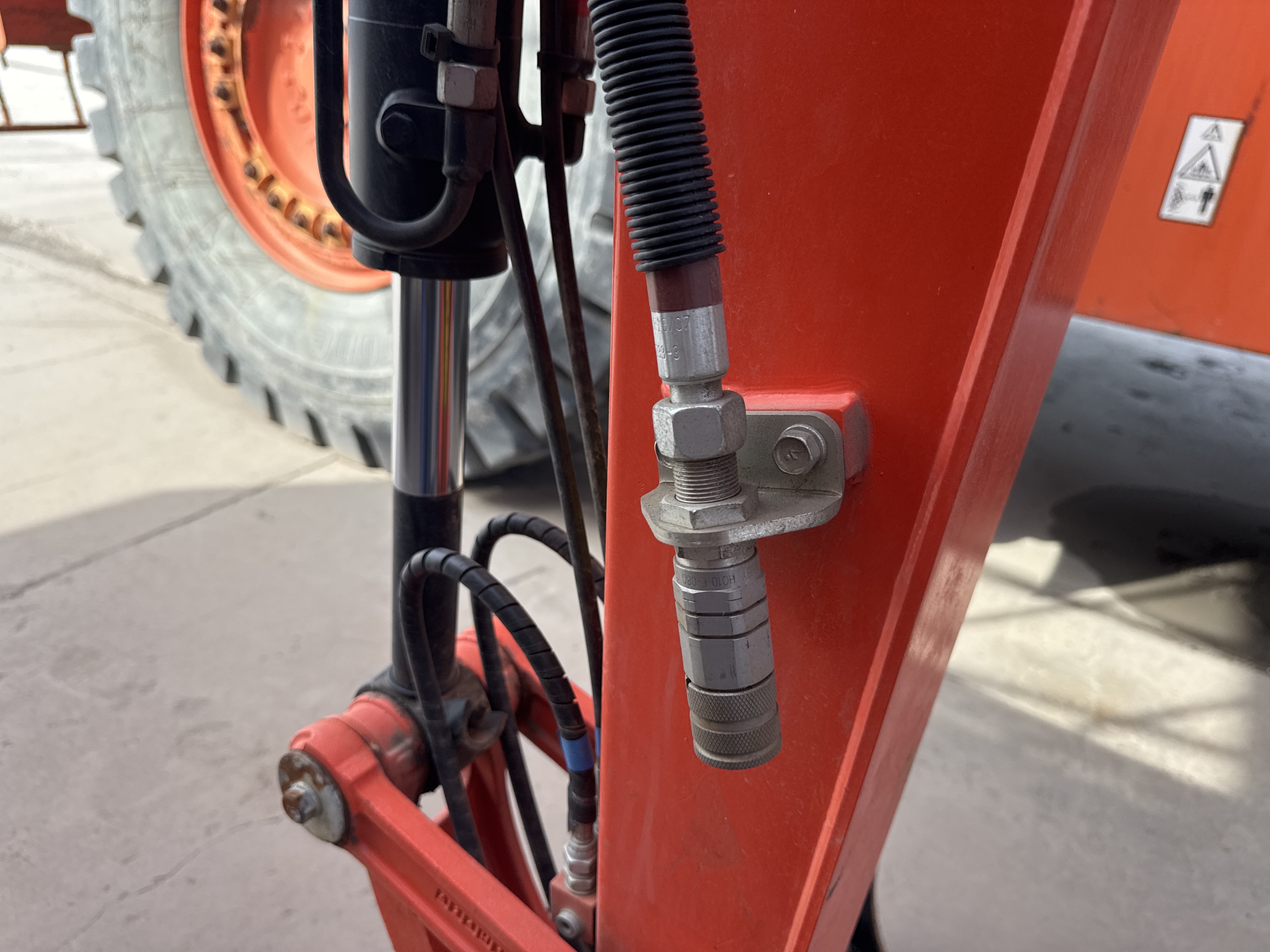 MNX-009-Kubota-U27-4-Mini-excavators-inspection-Hydraulics-Attachment-piping-1