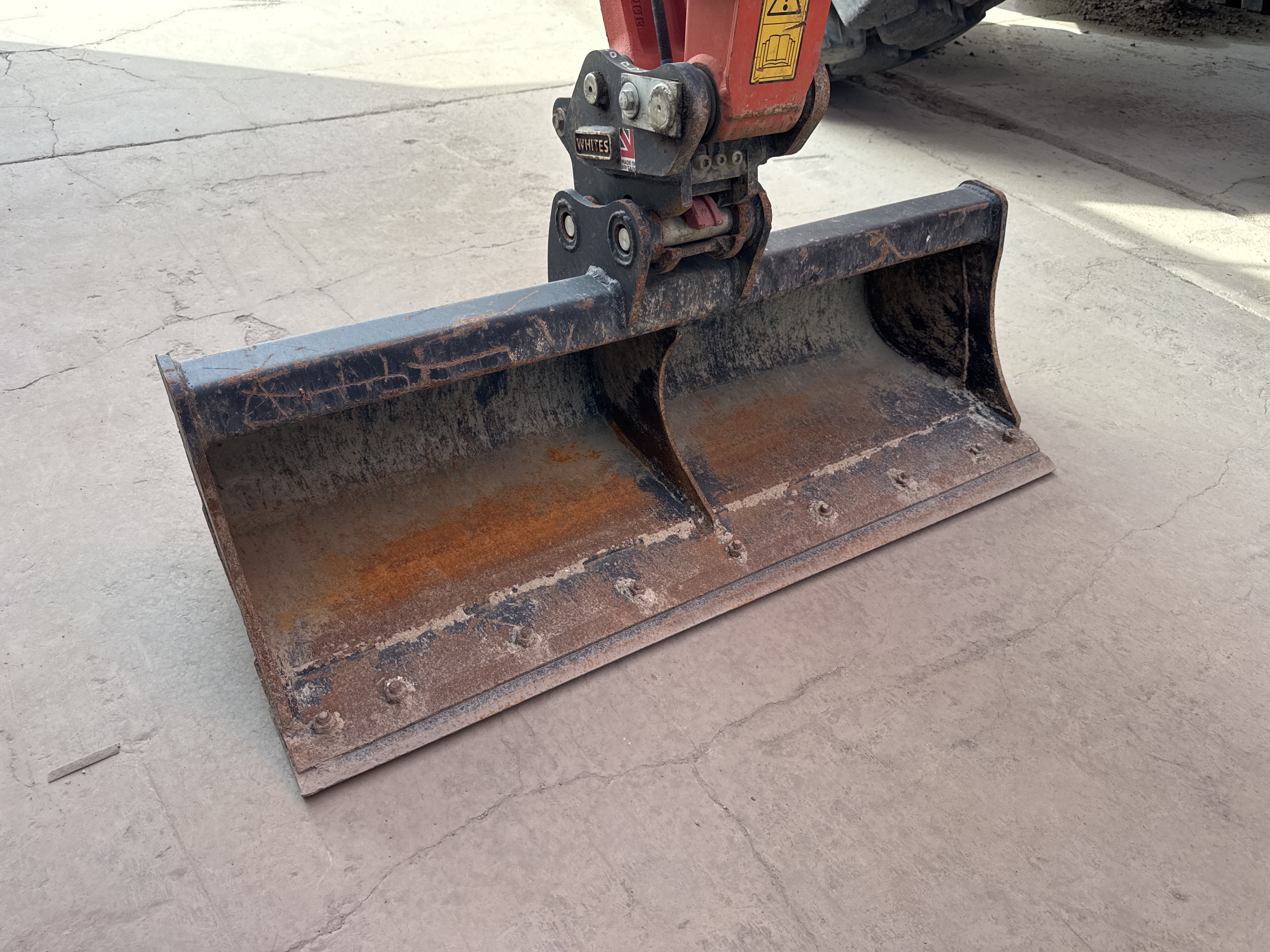 MNX-009-Kubota-U27-4-Mini-excavators-inspection-Attachment-Excavator-bucket-1