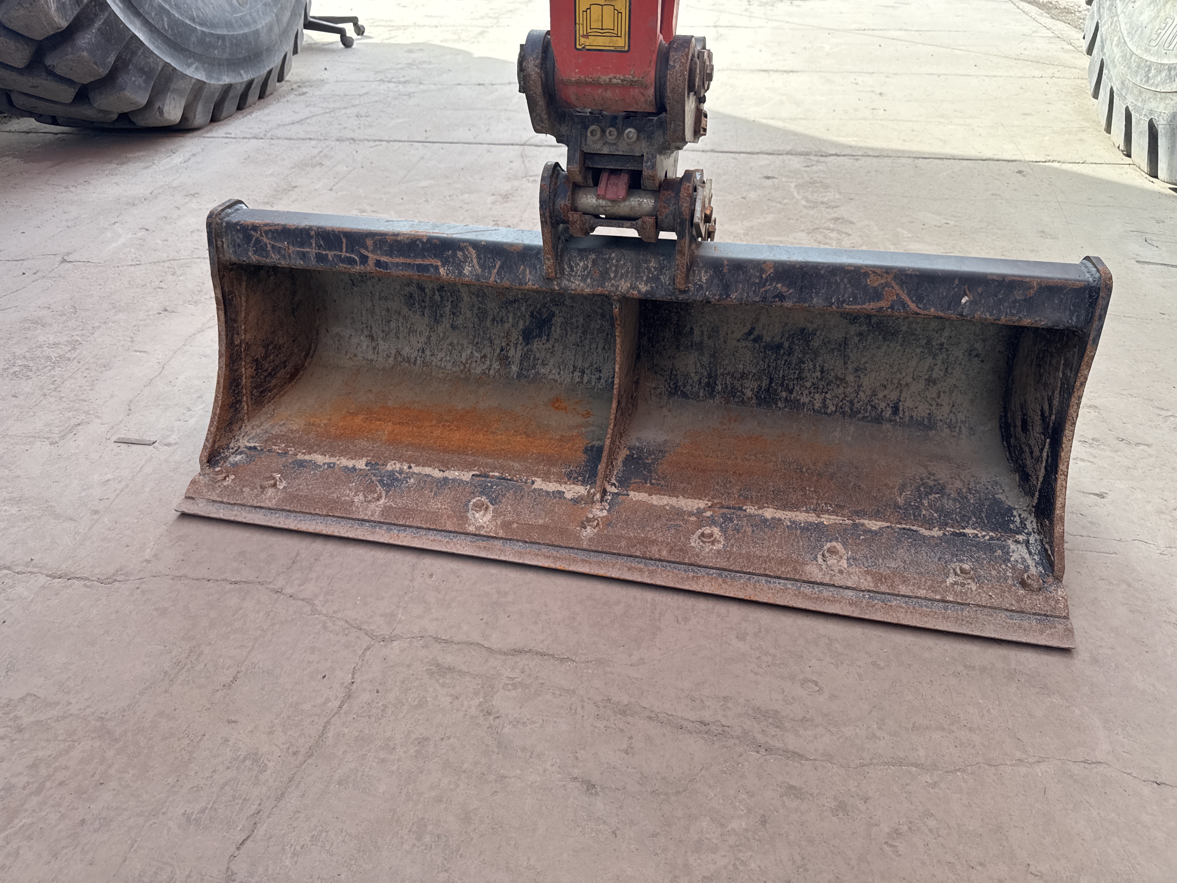 MNX-009-Kubota-U27-4-Mini-excavators-inspection-Attachment-Excavator-bucket-1