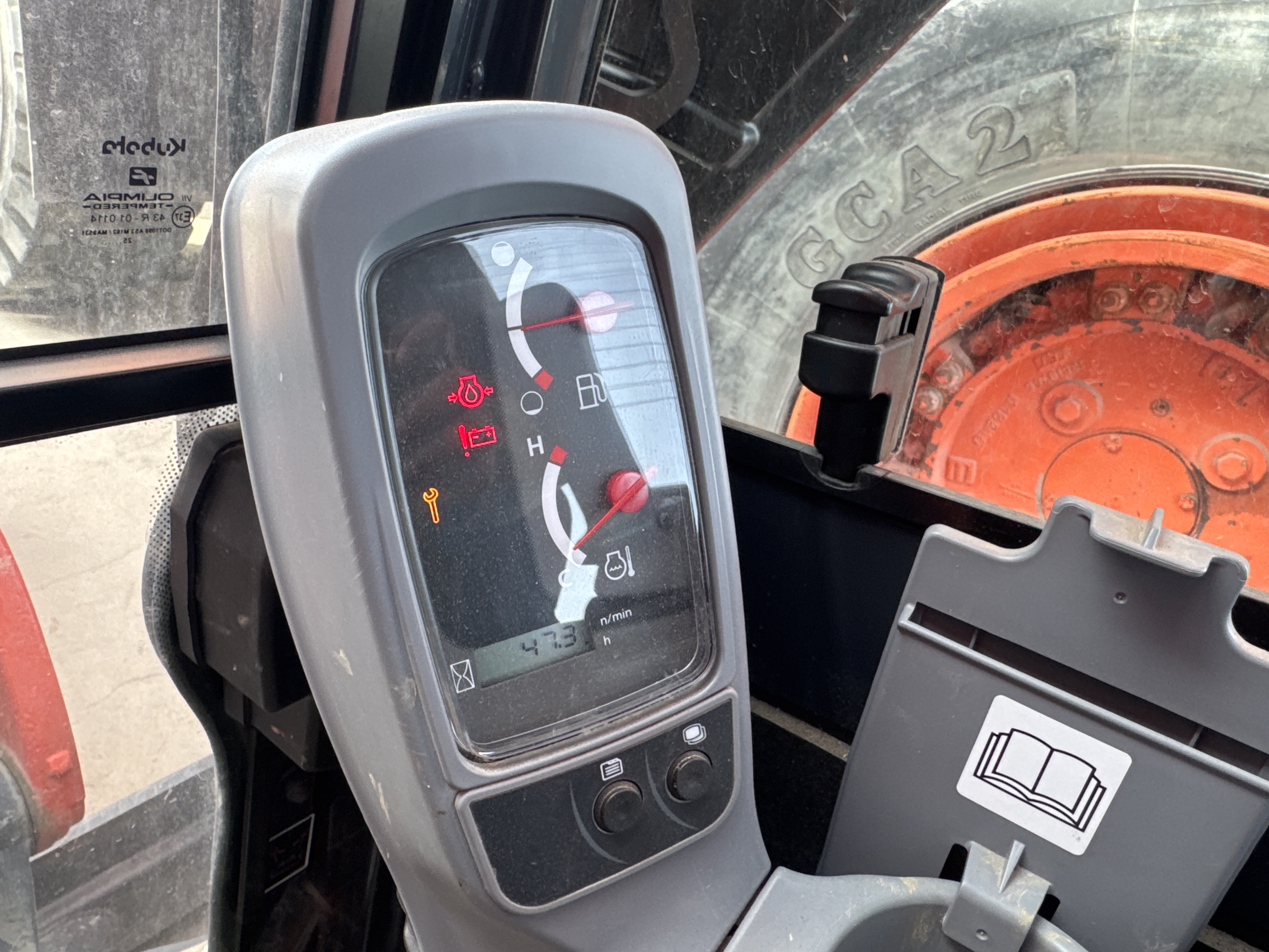 MNX-009-Kubota-U27-4-Mini-excavators-inspection-Cabin-Instrument-cluster-1