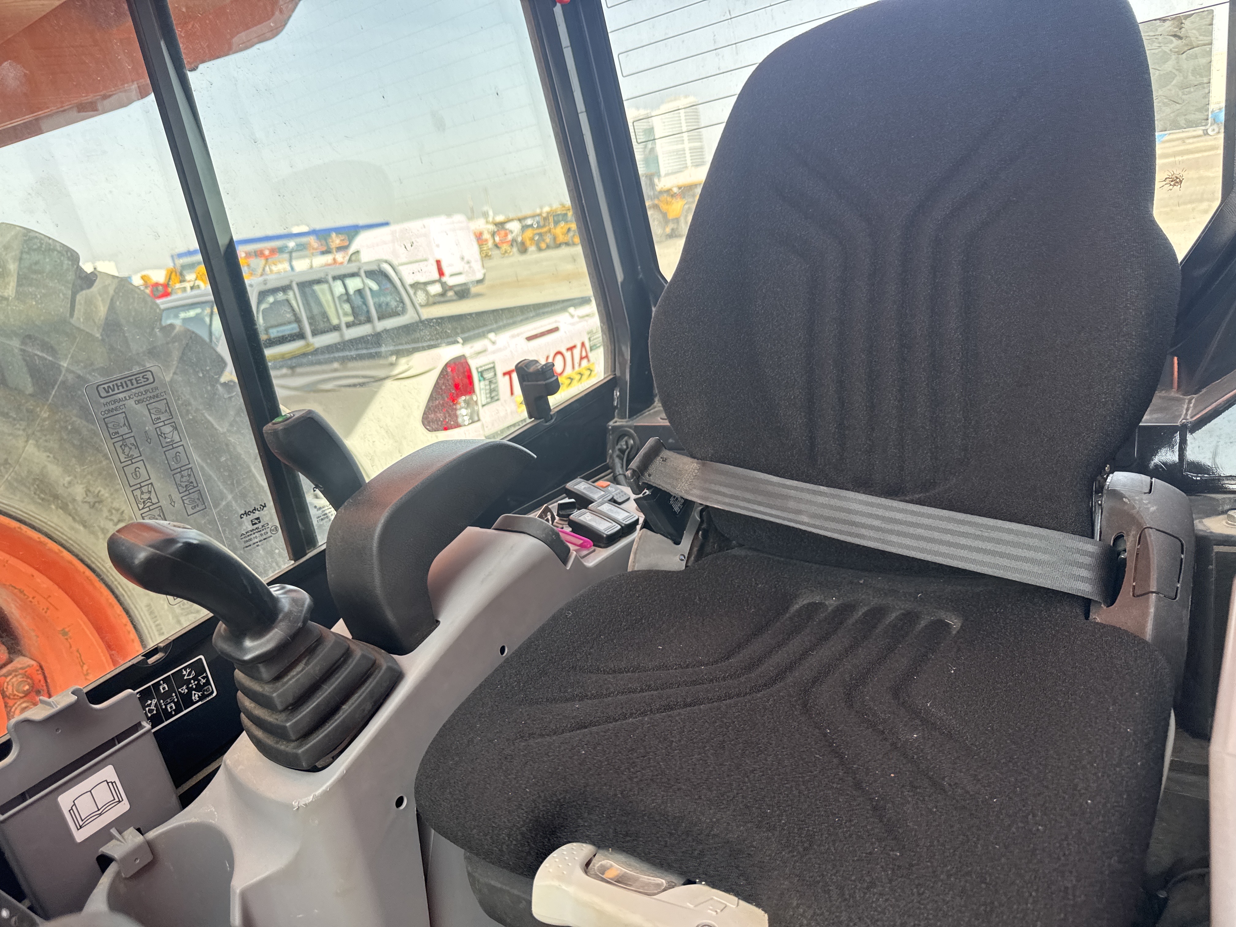 MNX-009-Kubota-U27-4-Mini-excavators-inspection-Safety-Seat-belts-1