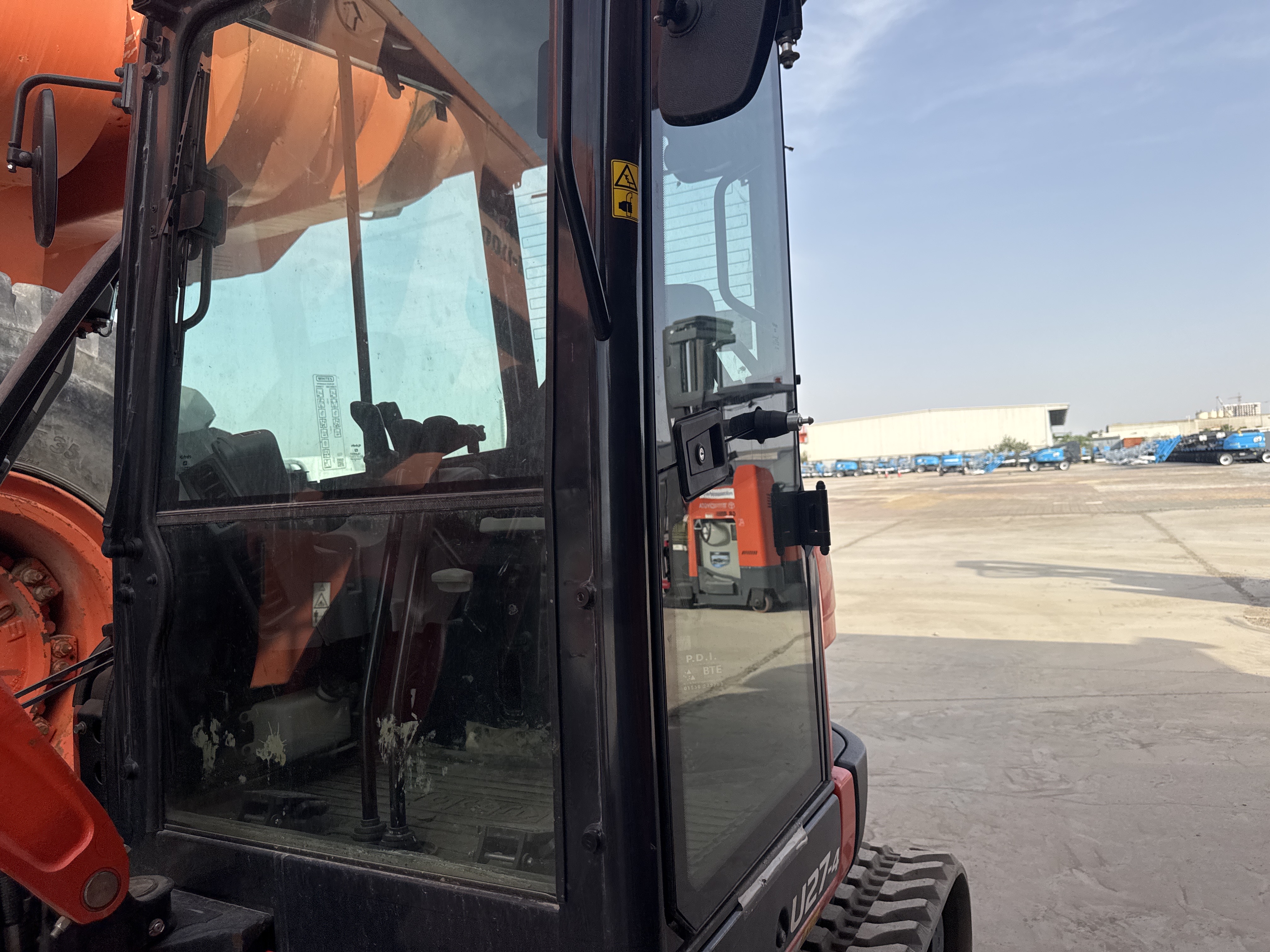MNX-009-Kubota-U27-4-Mini-excavators-inspection-Safety-Glass-1