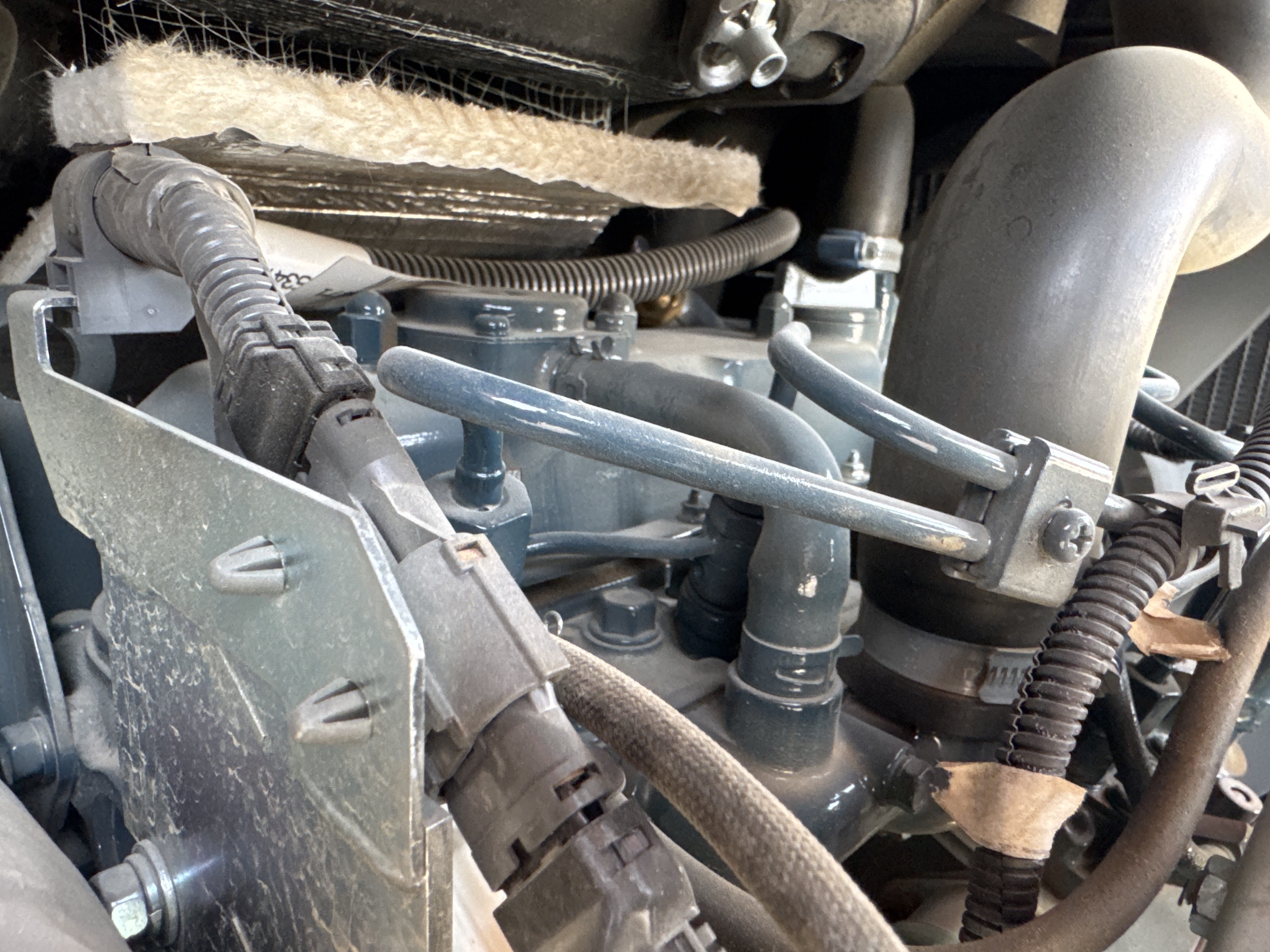 MNX-009-Kubota-U27-4-Mini-excavators-inspection-Engine-Engine-oil-leaks-1