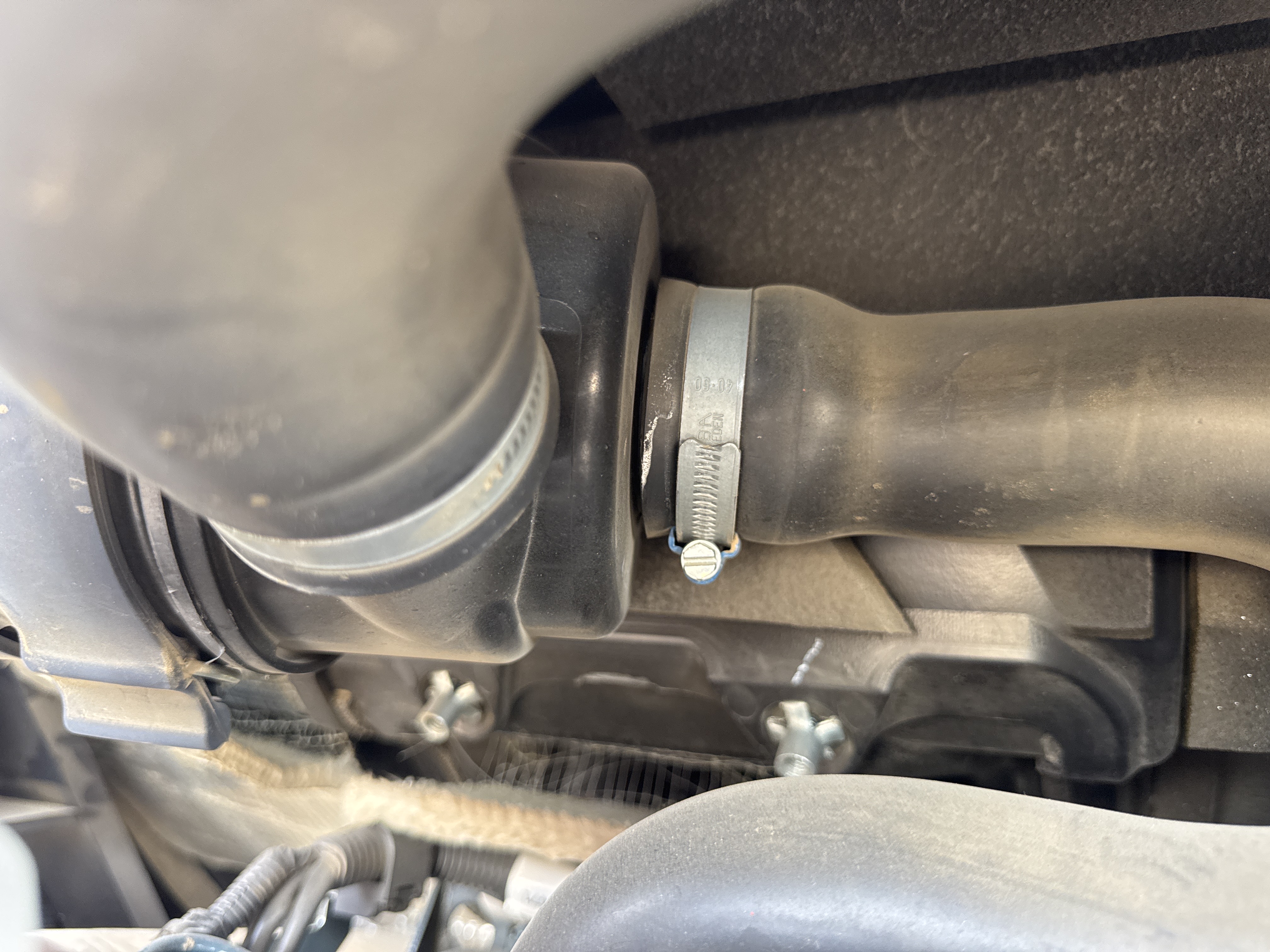 MNX-009-Kubota-U27-4-Mini-excavators-inspection-Engine-Air-intake-system-1