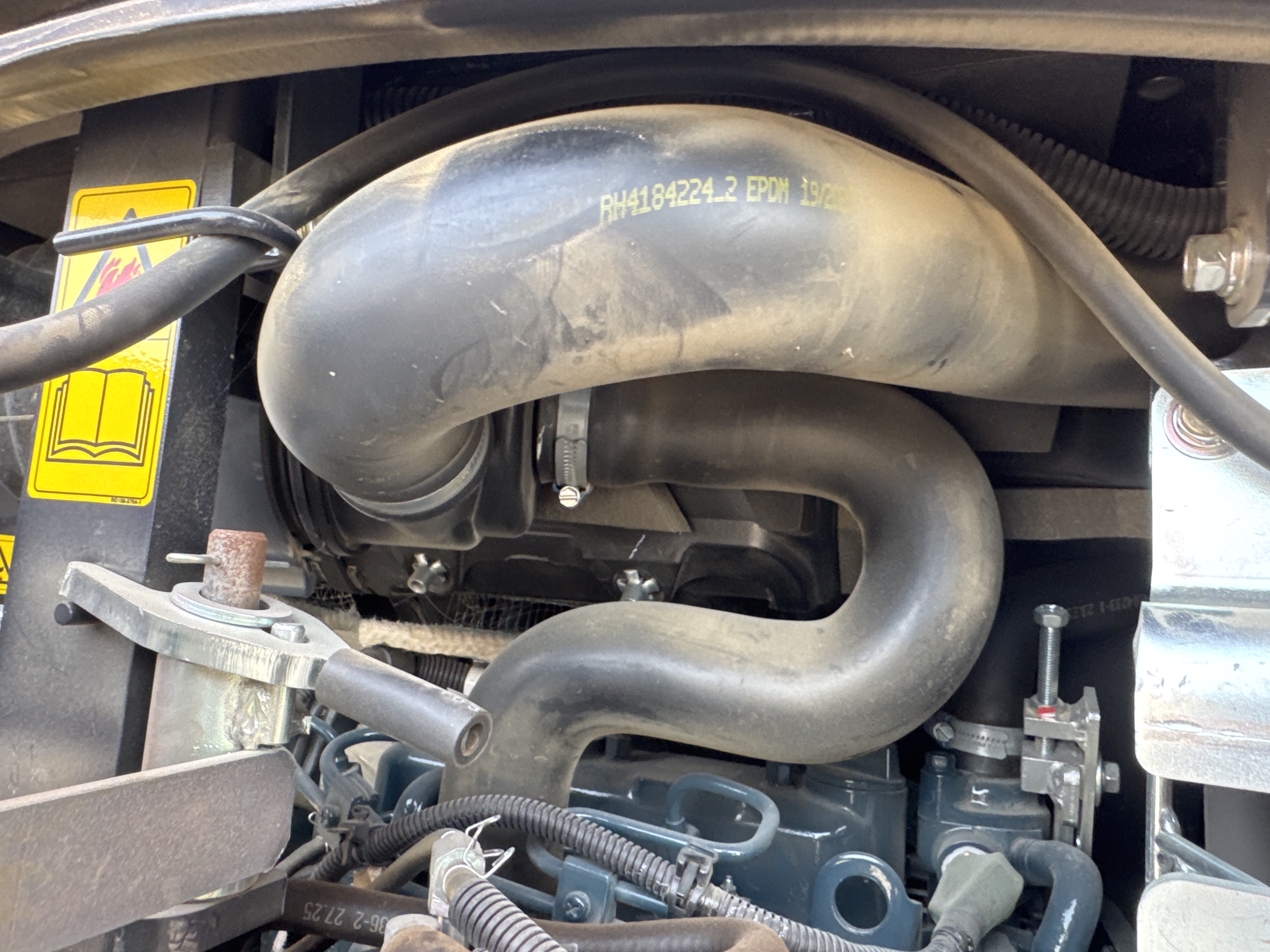 MNX-009-Kubota-U27-4-Mini-excavators-inspection-Engine-Hoses-1