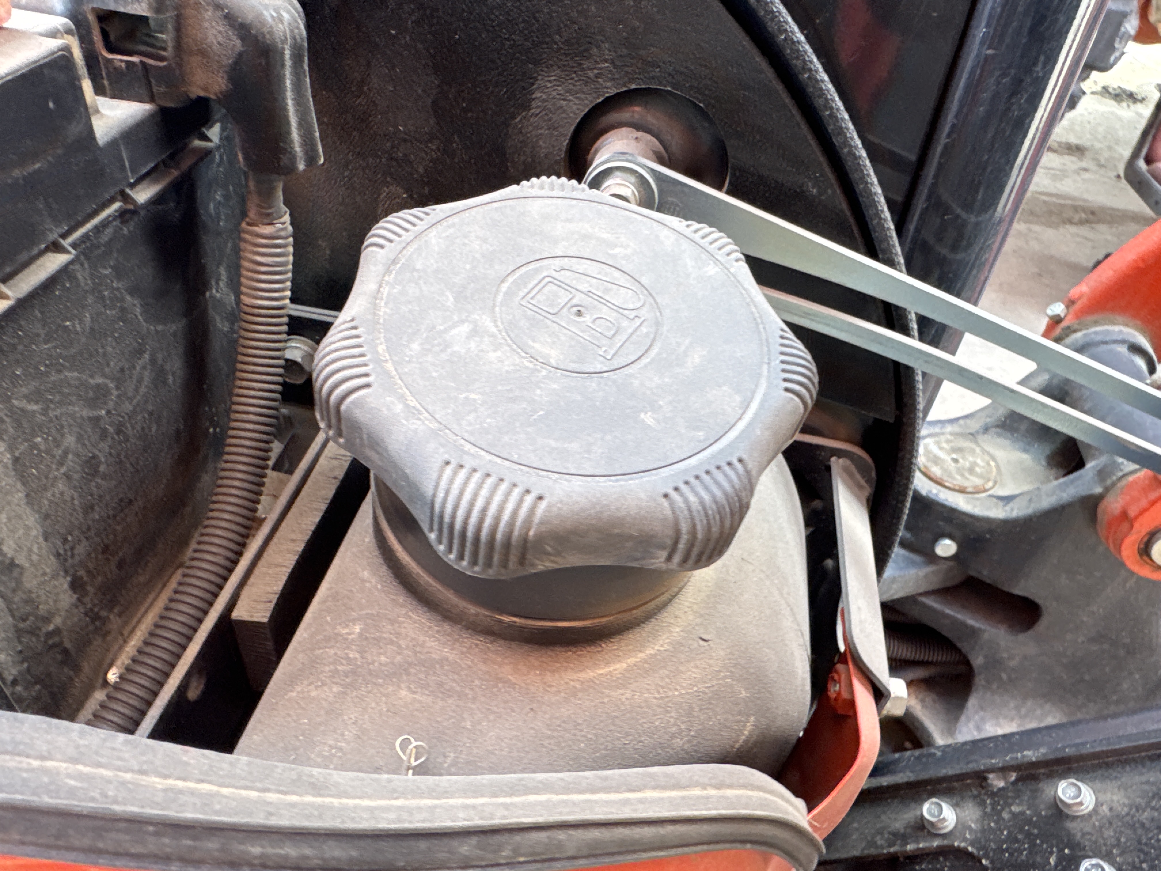 MNX-009-Kubota-U27-4-Mini-excavators-inspection-Engine-Fuel-tank-1