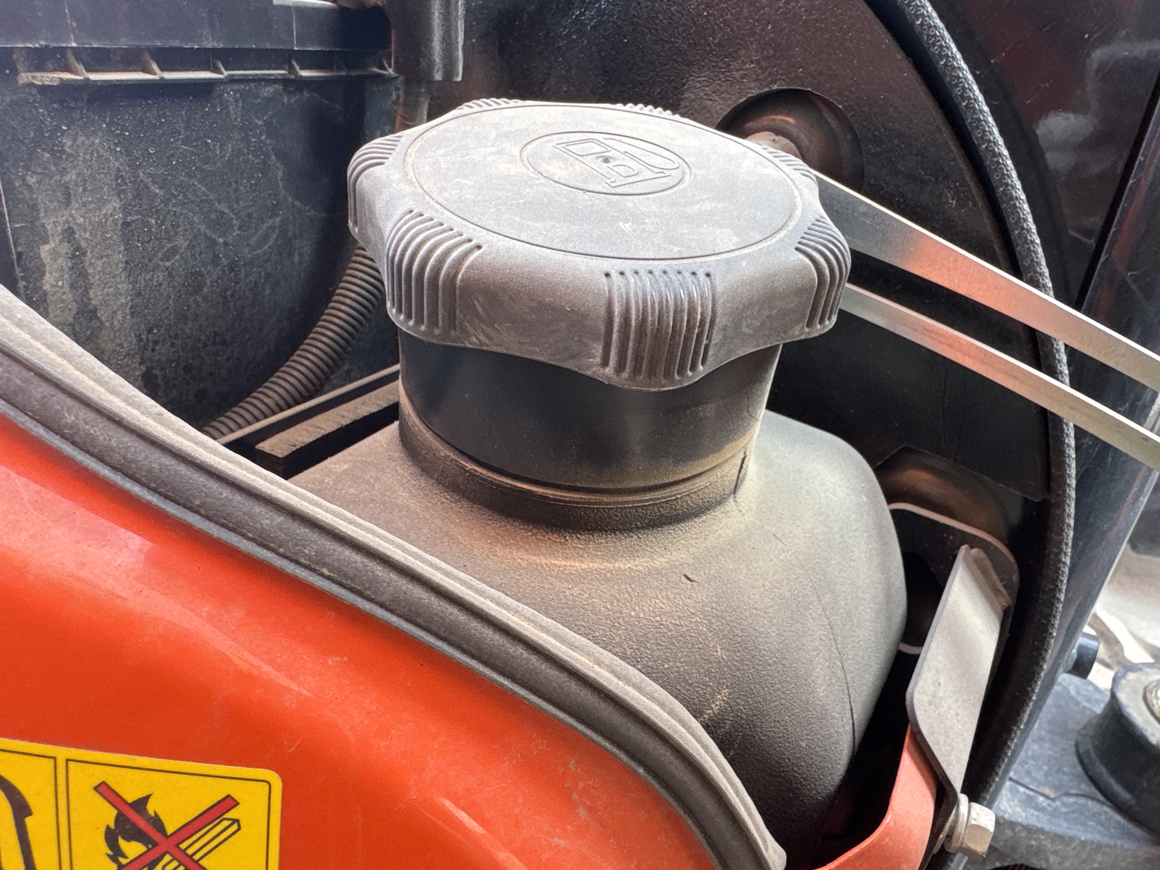 MNX-009-Kubota-U27-4-Mini-excavators-inspection-Engine-Fuel-tank-1