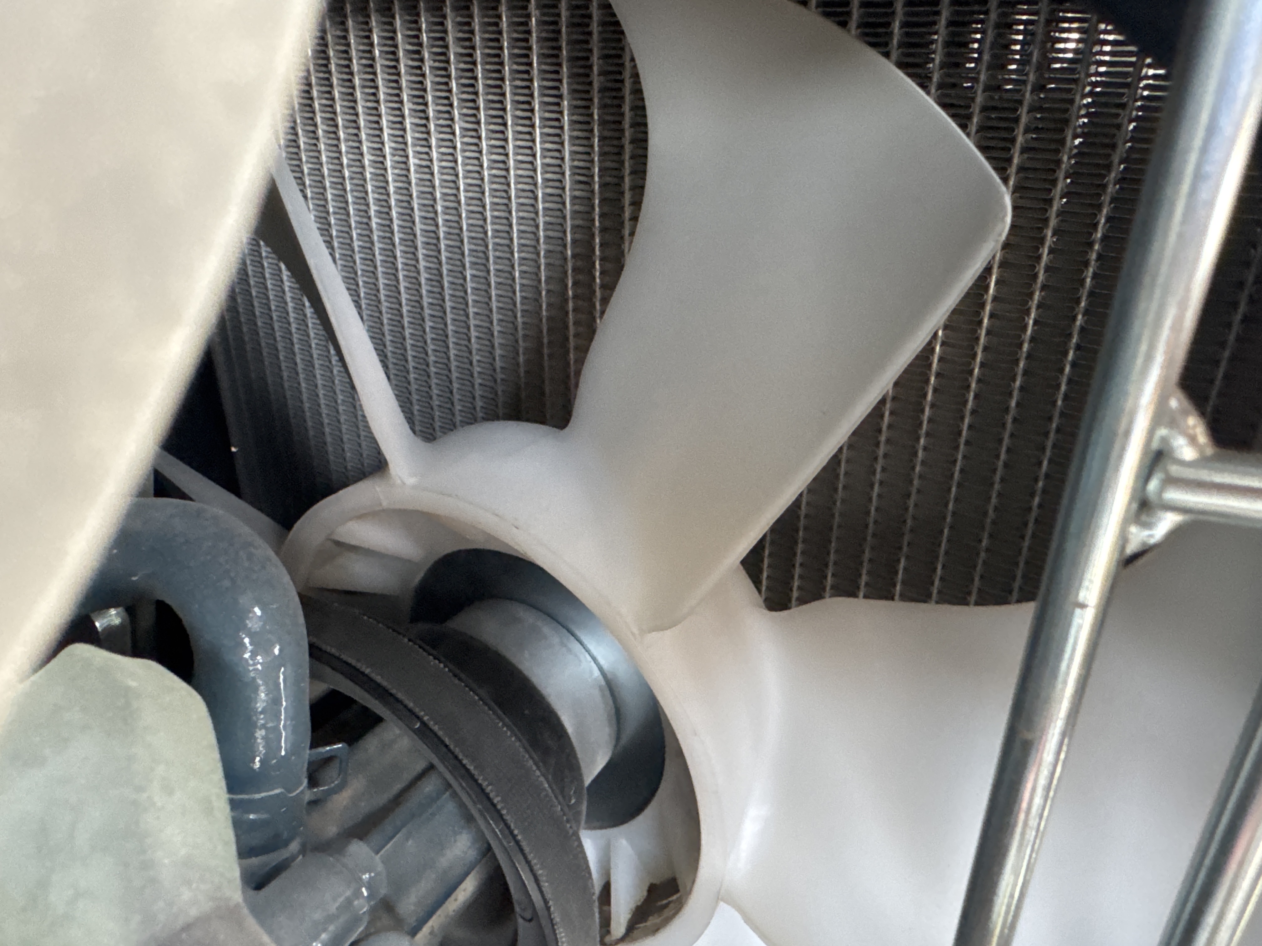 MNX-009-Kubota-U27-4-Mini-excavators-inspection-Engine-Cooling-fan-and-fan-guard-1