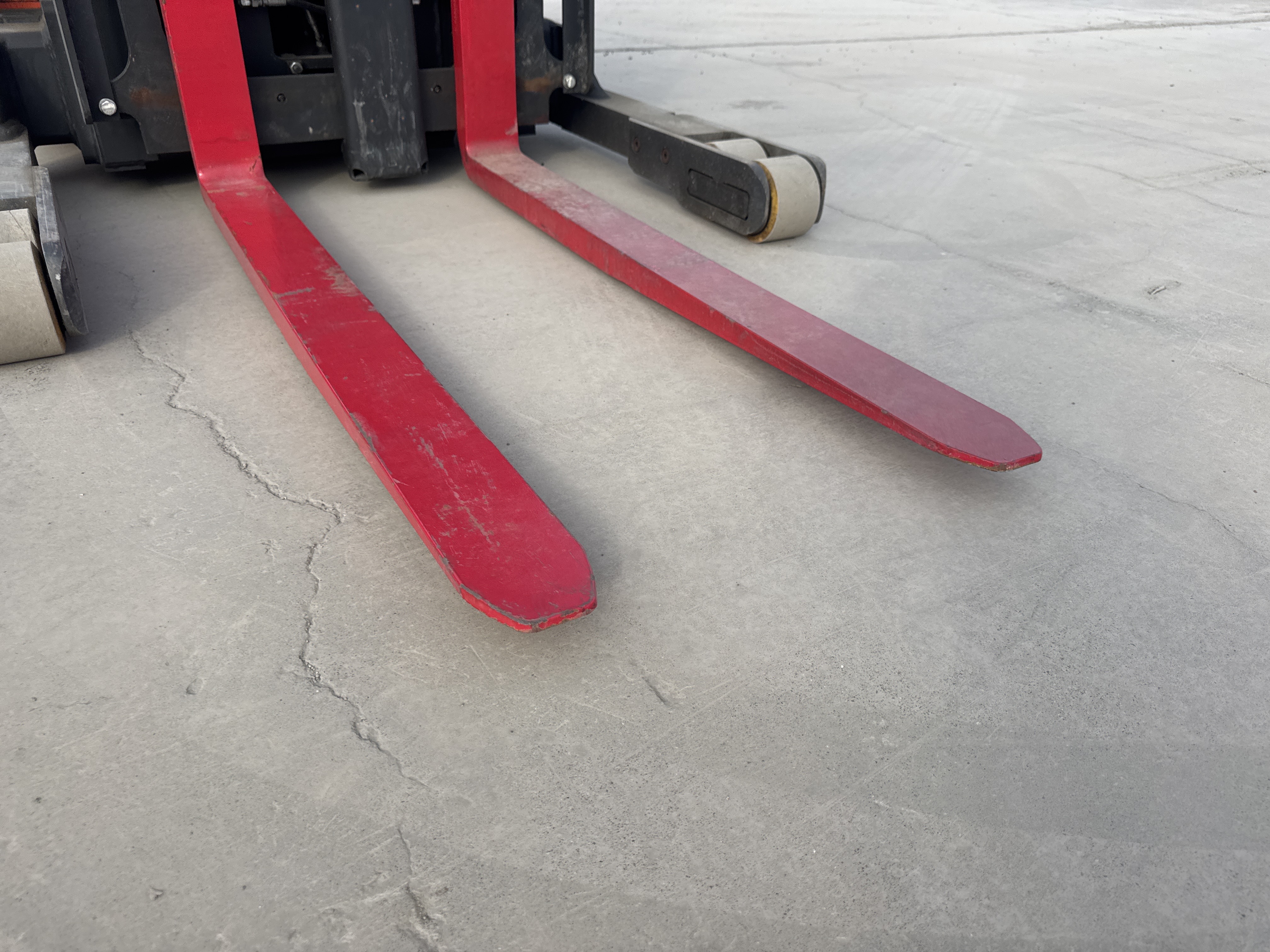 RTM-009-Toyota-9BRU23-Reach-trucks-inspection-Chassis-Forks-1