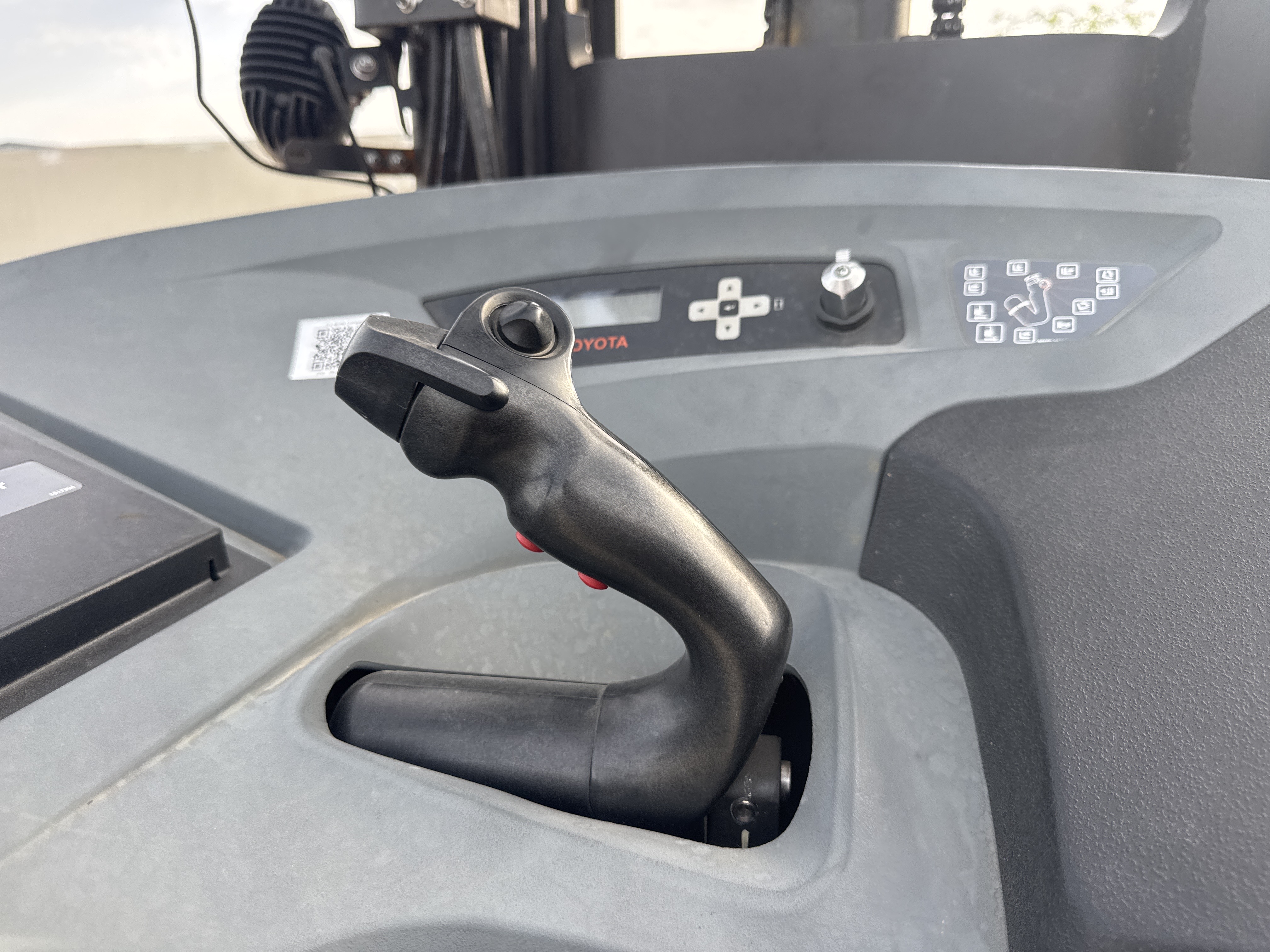 RTM-009-Toyota-9BRU23-Reach-trucks-inspection-Cabin-Joysticks-1