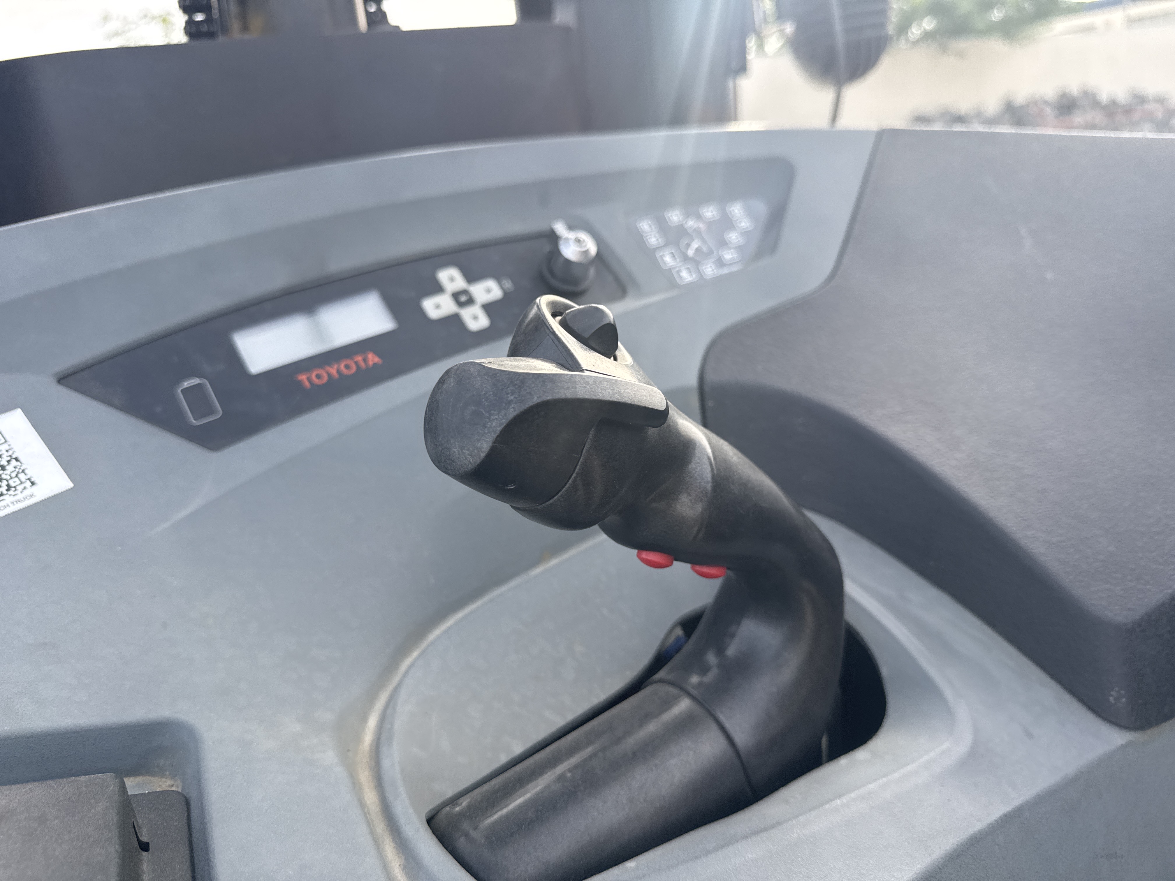 RTM-009-Toyota-9BRU23-Reach-trucks-inspection-Cabin-Joysticks-1