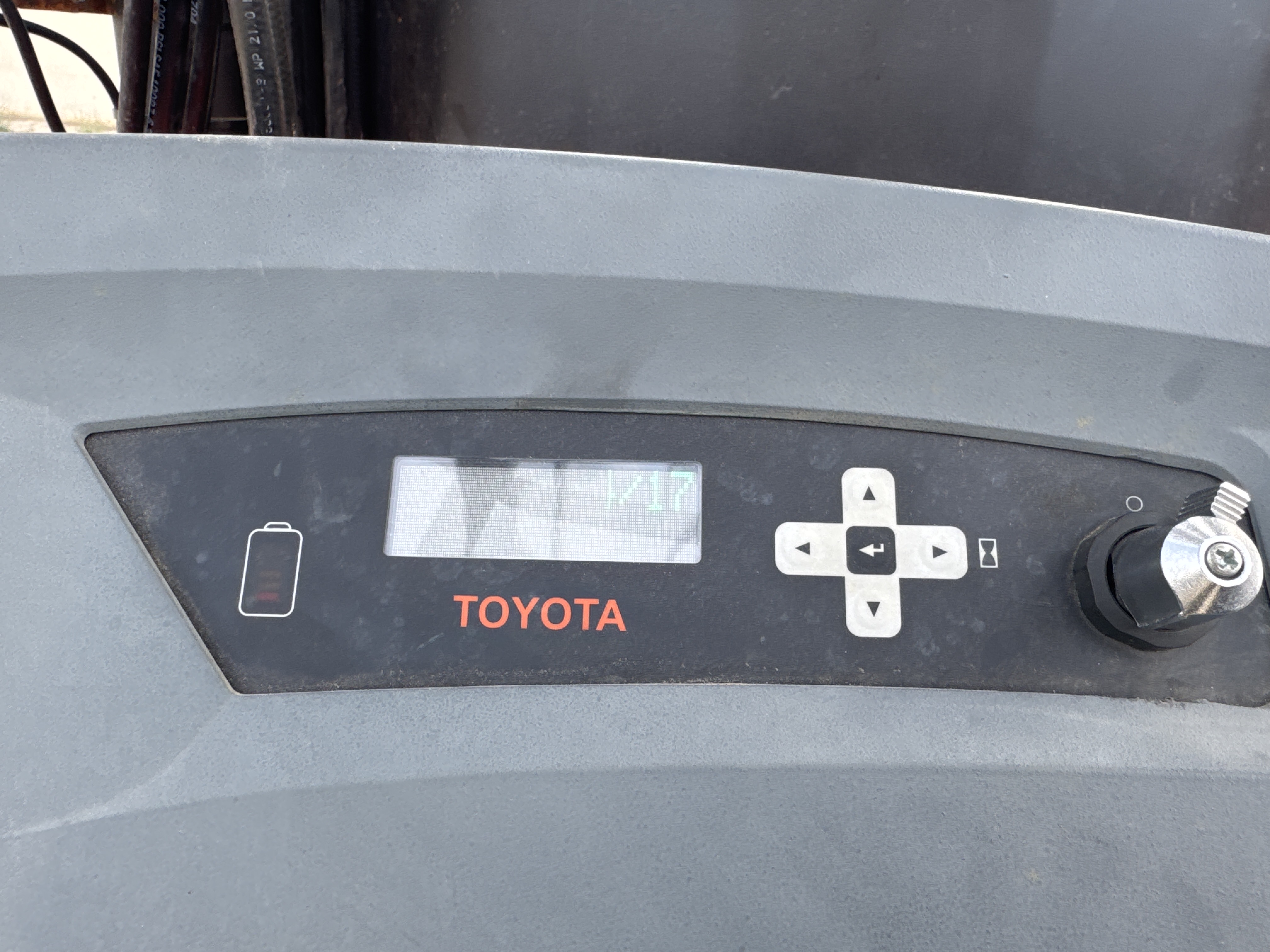 RTM-009-Toyota-9BRU23-Reach-trucks-inspection-Cabin-Instrument-cluster-1