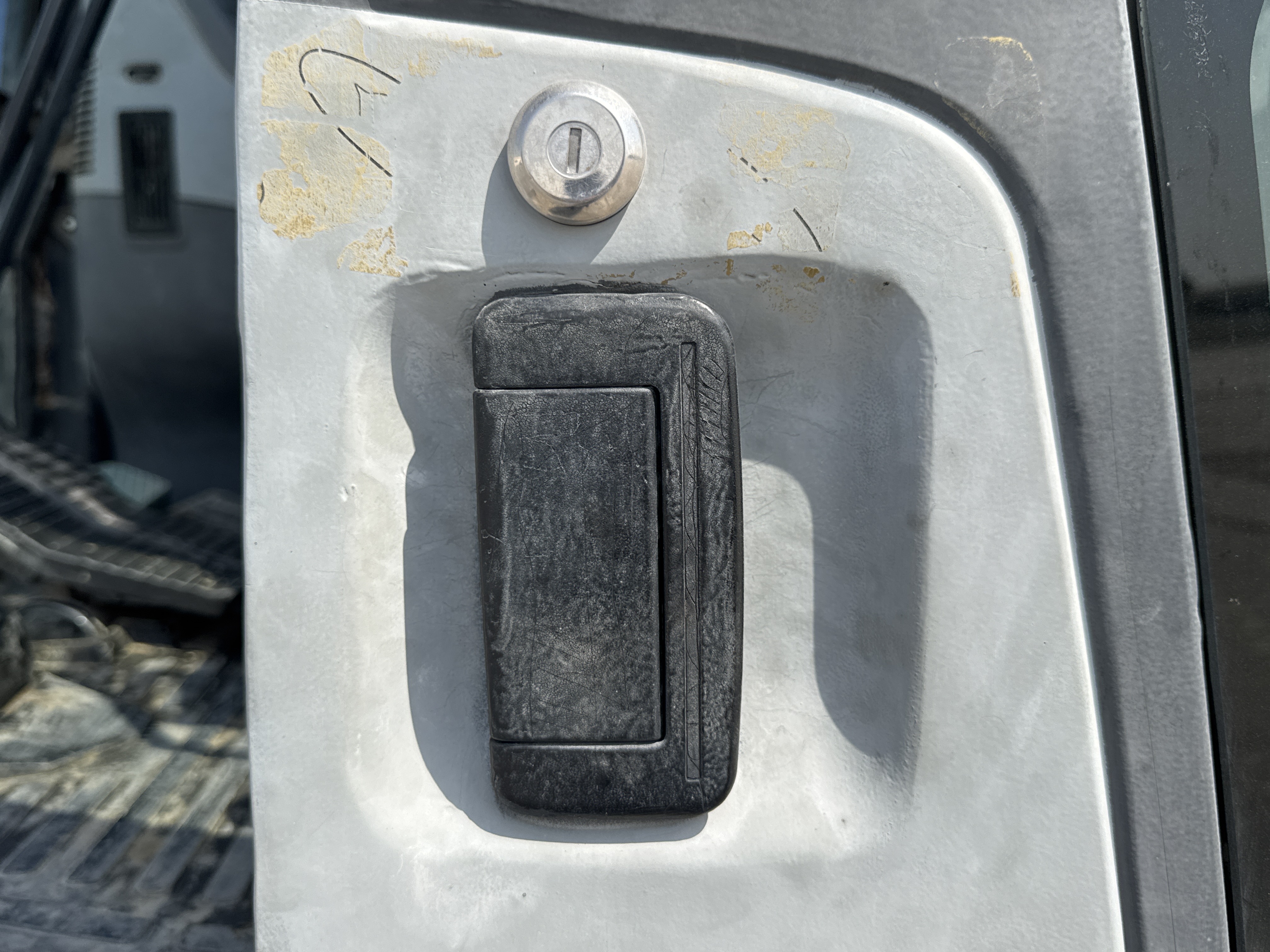 MNX-005-Komatsu-PC78UU-6-Mini-excavators-inspection-Cabin-Door-handles-2