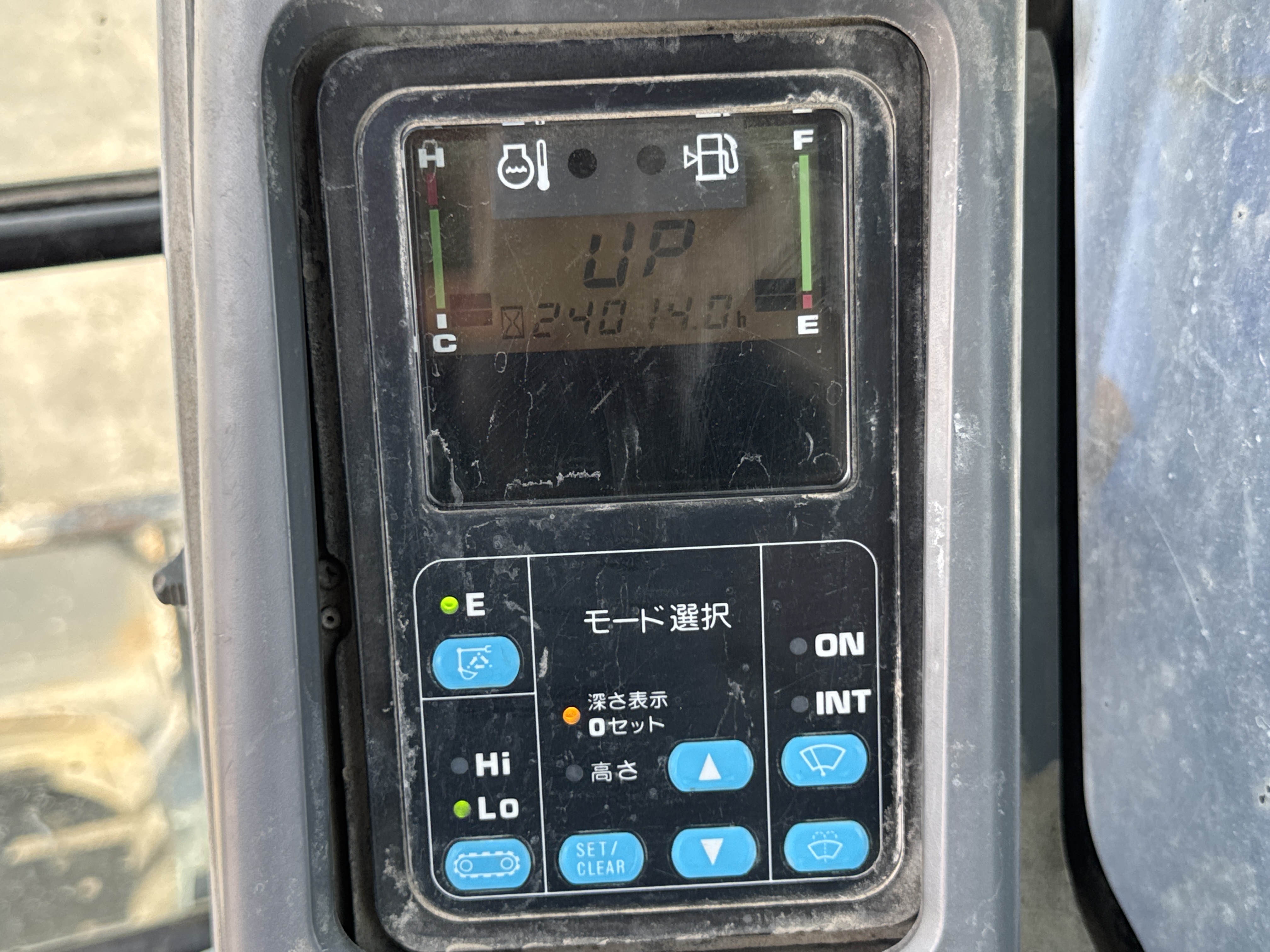 MNX-005-Komatsu-PC78UU-6-Mini-excavators-inspection-Cabin-Instrument-cluster-2