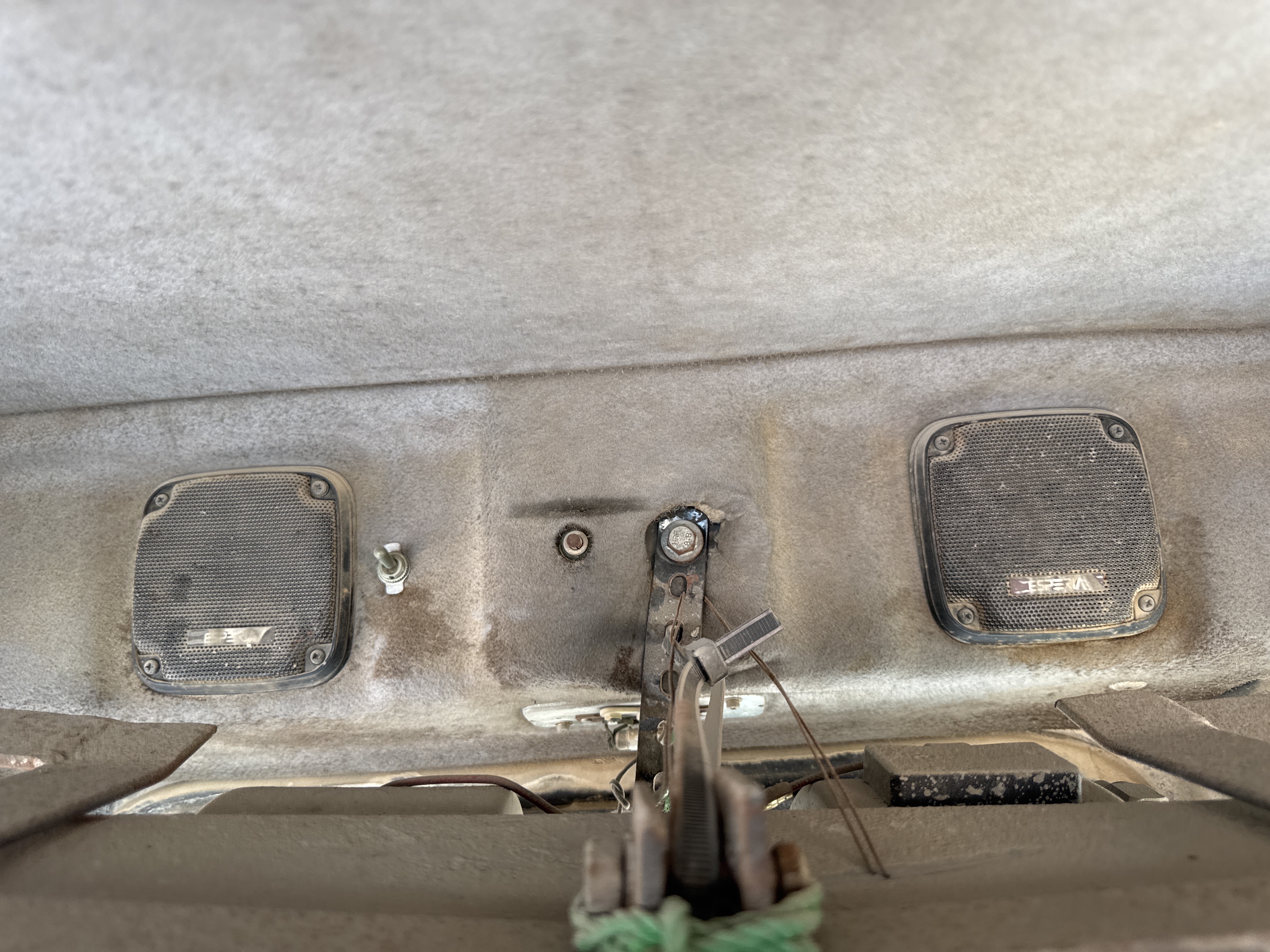 MNX-005-Komatsu-PC78UU-6-Mini-excavators-inspection-Cabin-Radio-2