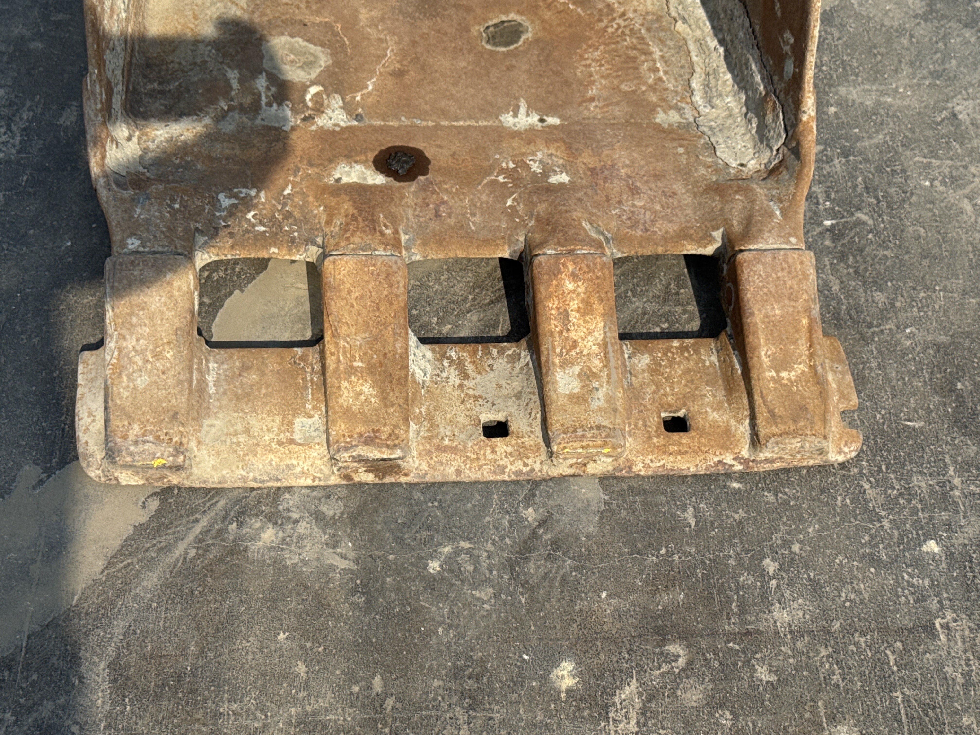 MNX-005-Komatsu-PC78UU-6-Mini-excavators-inspection-Attachment-Excavator-bucket-teeth-condition-2