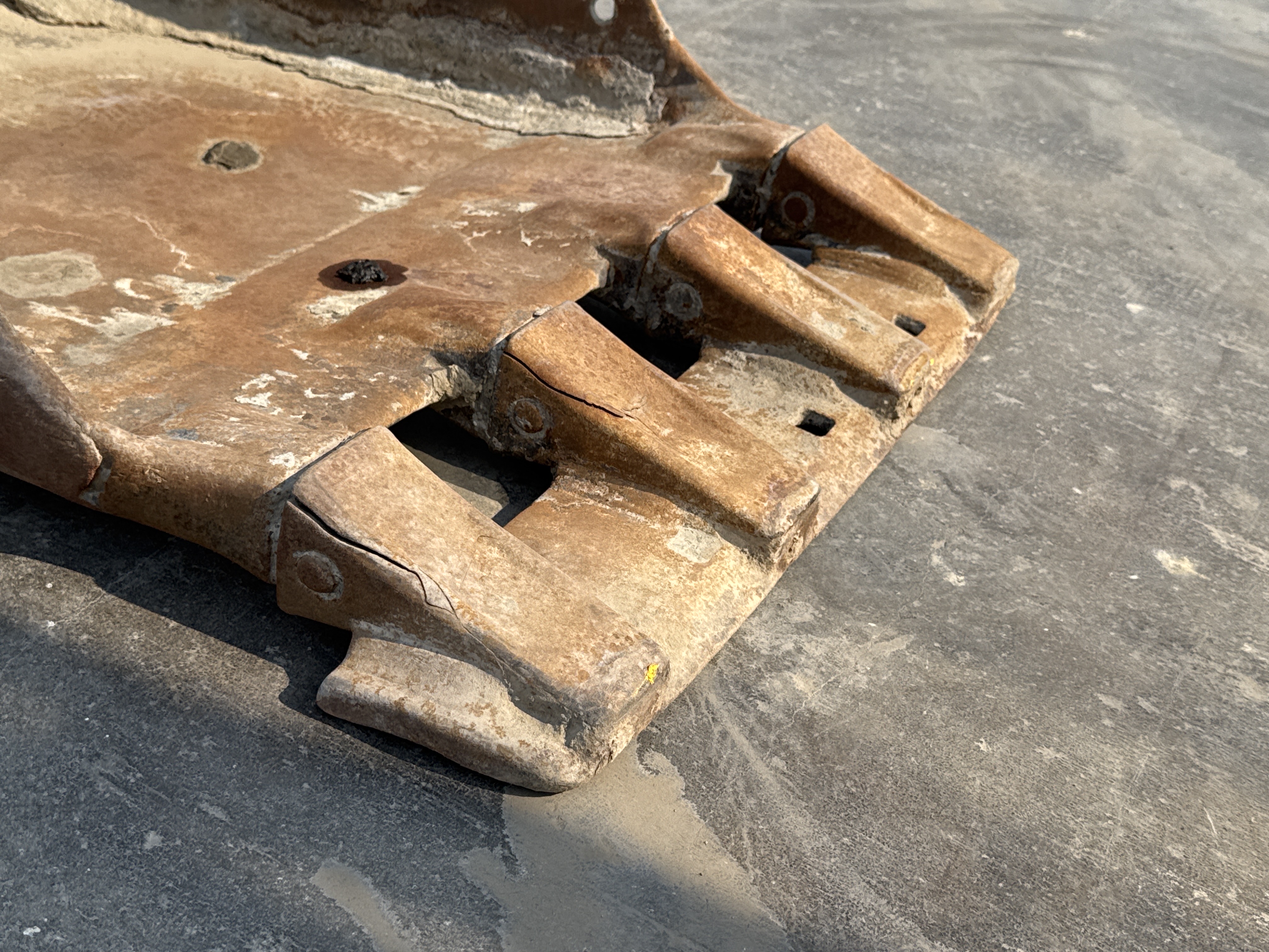 MNX-005-Komatsu-PC78UU-6-Mini-excavators-inspection-Attachment-Excavator-bucket-teeth-condition-2