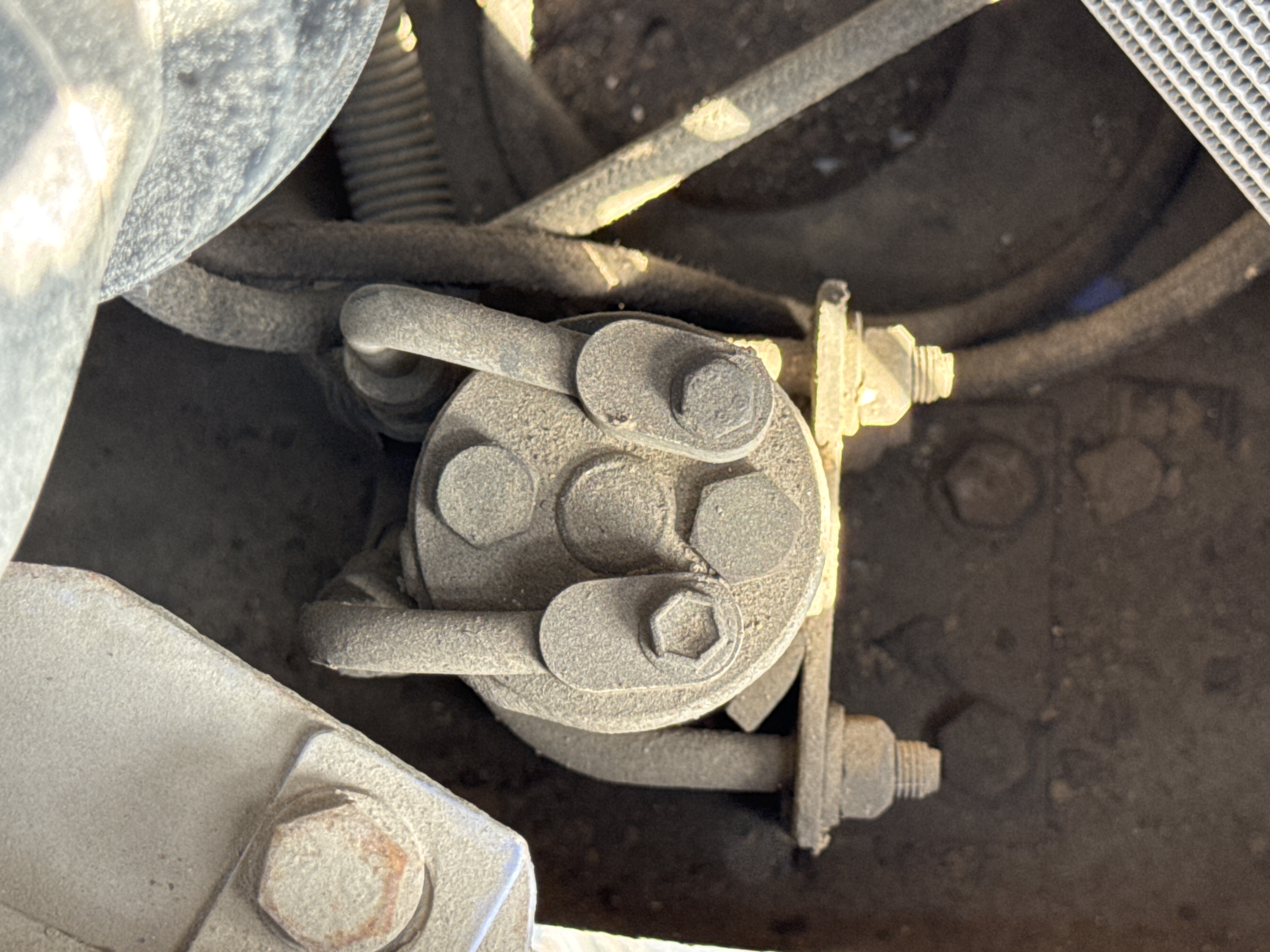 MNX-005-Komatsu-PC78UU-6-Mini-excavators-inspection-Air-conditioning-Refrigerant-lines-2