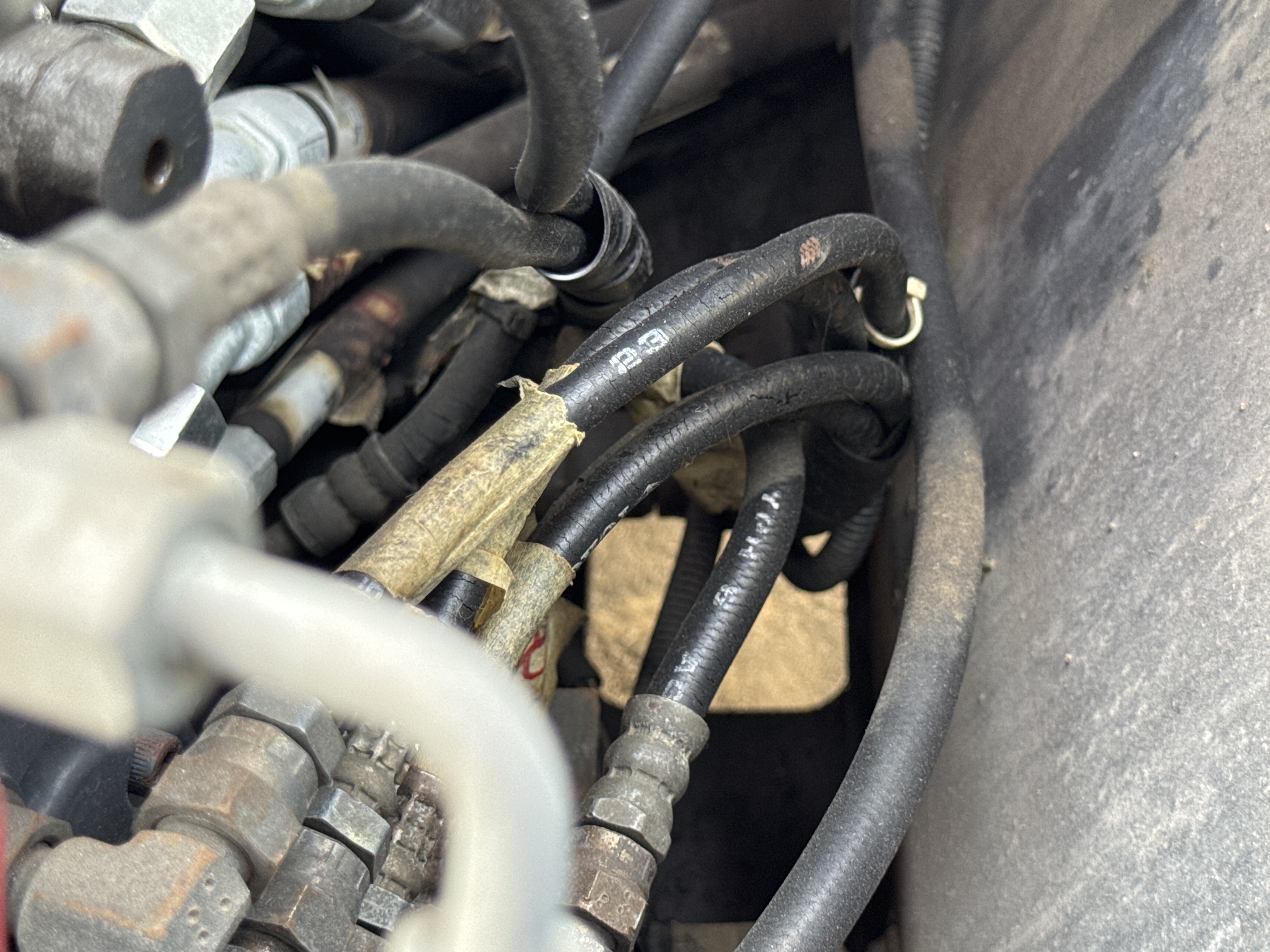 MNX-005-Komatsu-PC78UU-6-Mini-excavators-inspection-Hydraulics-Hydraulic-hoses-and-lines-2