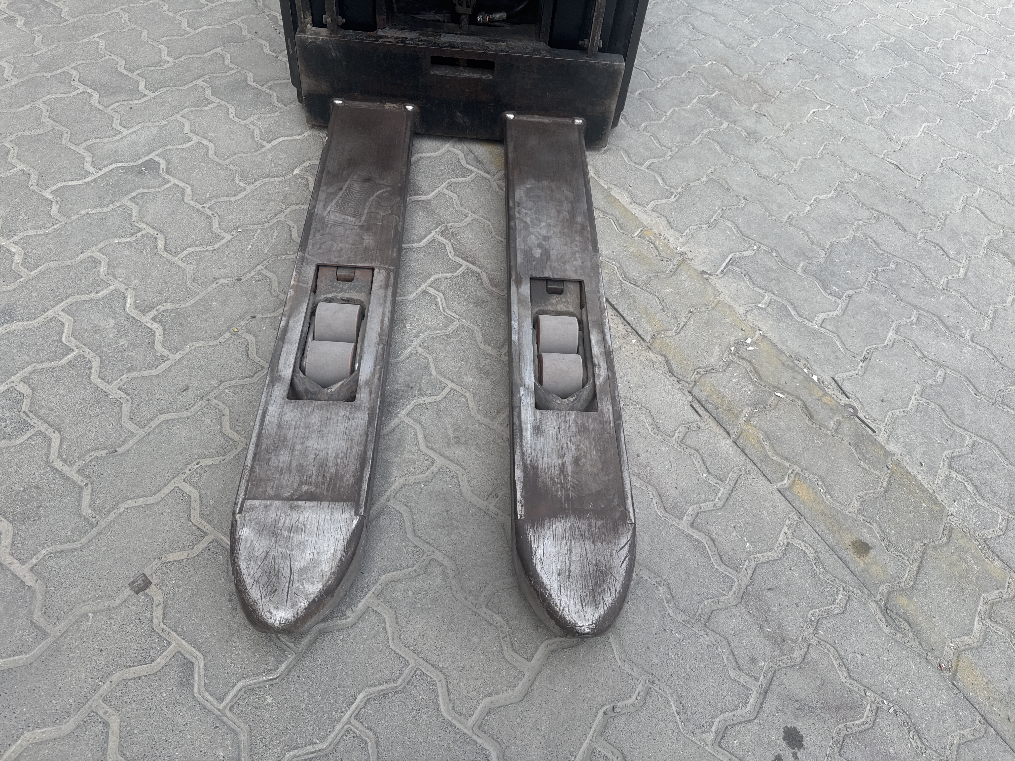 PSM-005-تويوتا-Staxio-SWE160L-رافعات-باليت-فحص-الهيكل-الشوكات-1