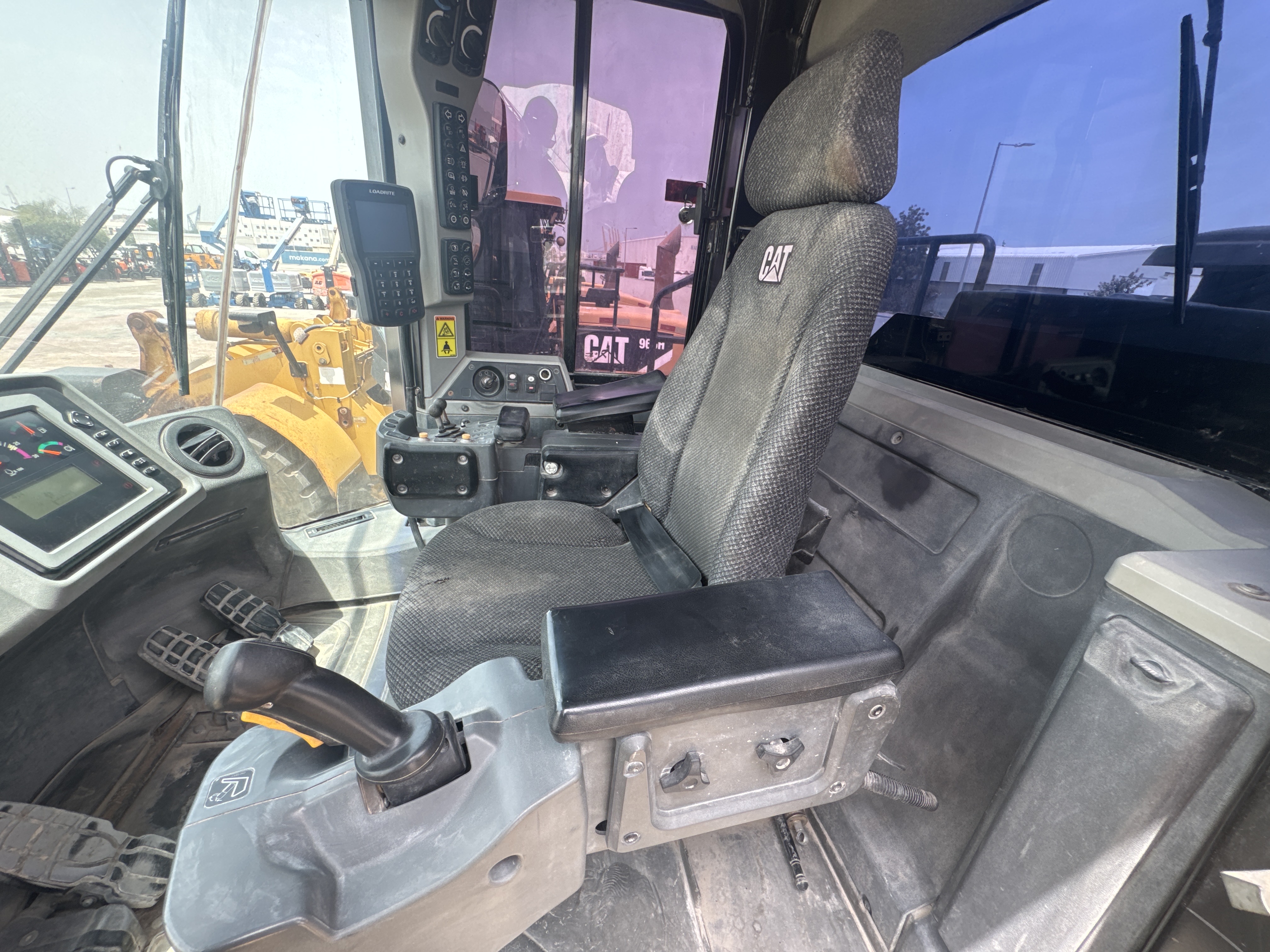 WHL-014-Cat-980K-Wheel-loaders-inspection-Cabin-Seats/armrests-1