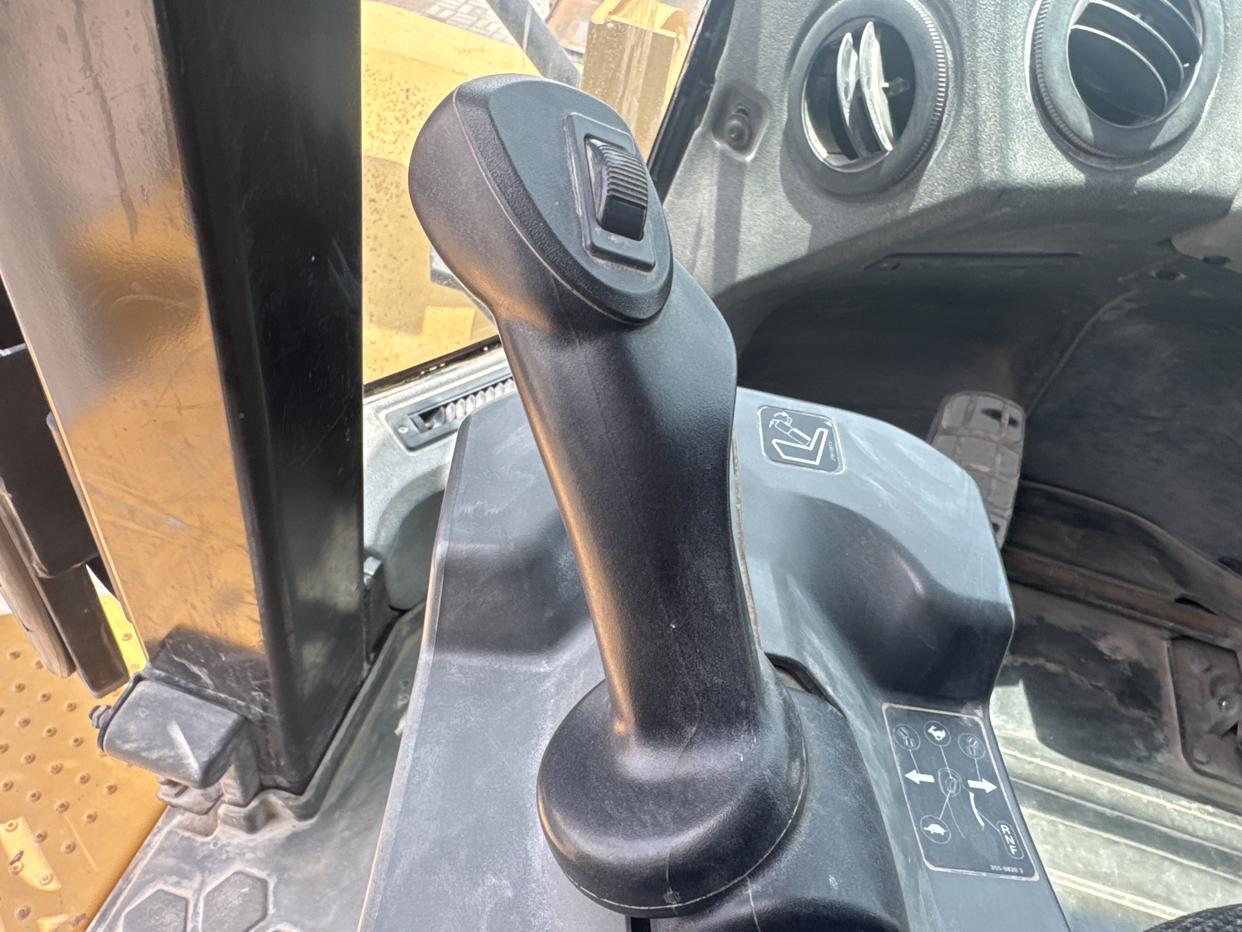 WHL-014-Cat-980K-Wheel-loaders-inspection-Cabin-Joysticks-1