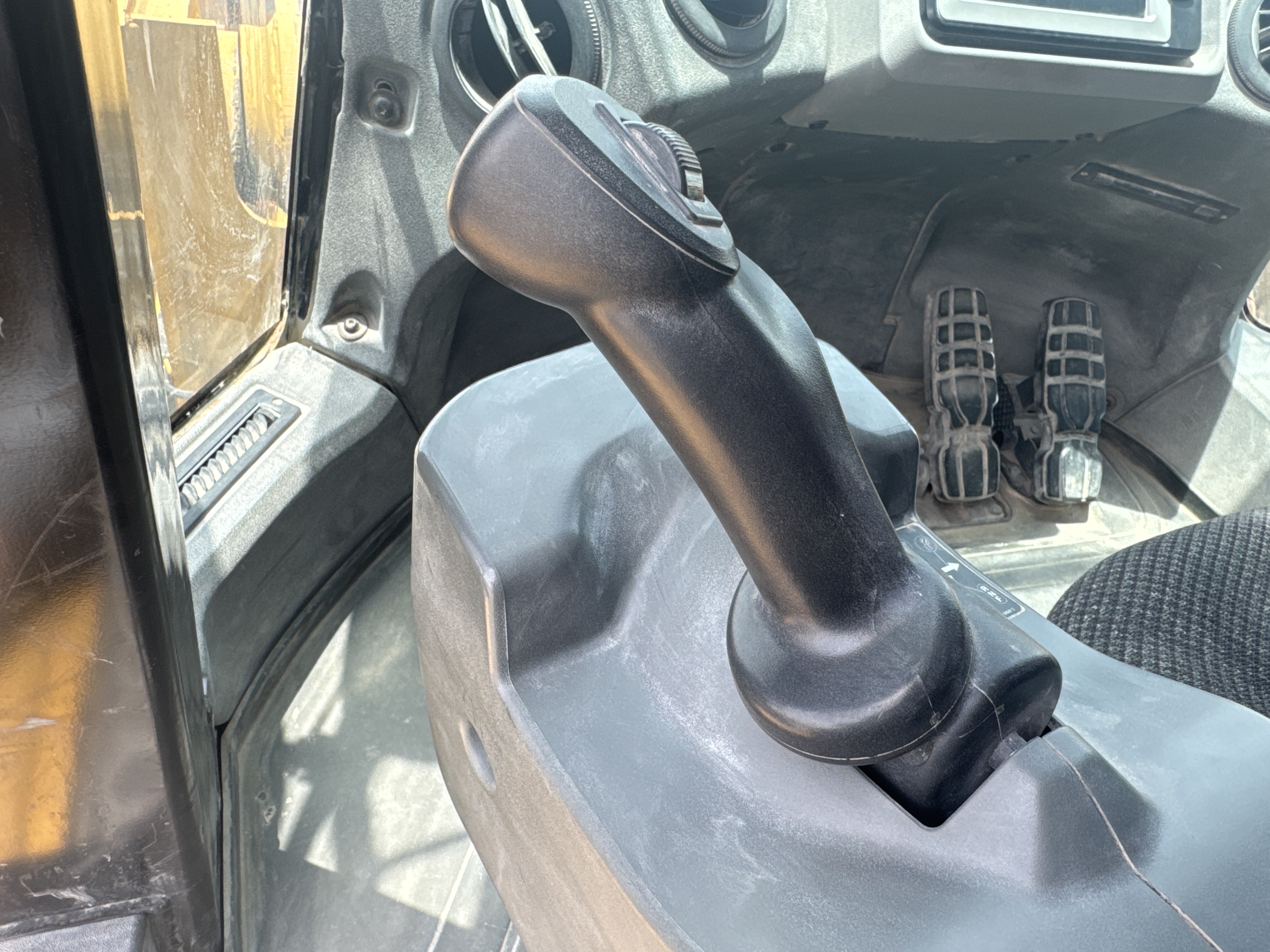 WHL-014-Cat-980K-Wheel-loaders-inspection-Cabin-Joysticks-1