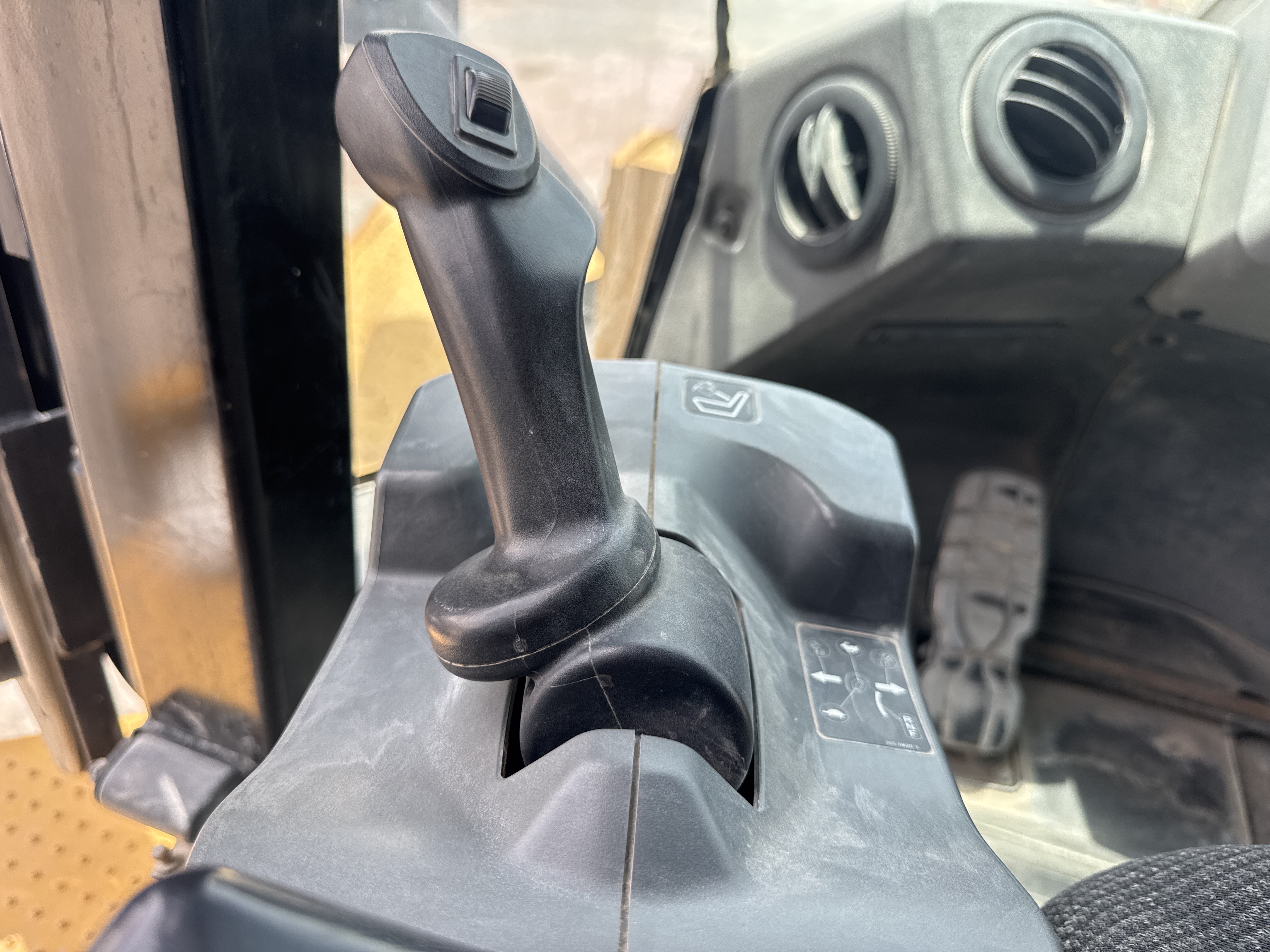 WHL-014-Cat-980K-Wheel-loaders-inspection-Cabin-Joysticks-1